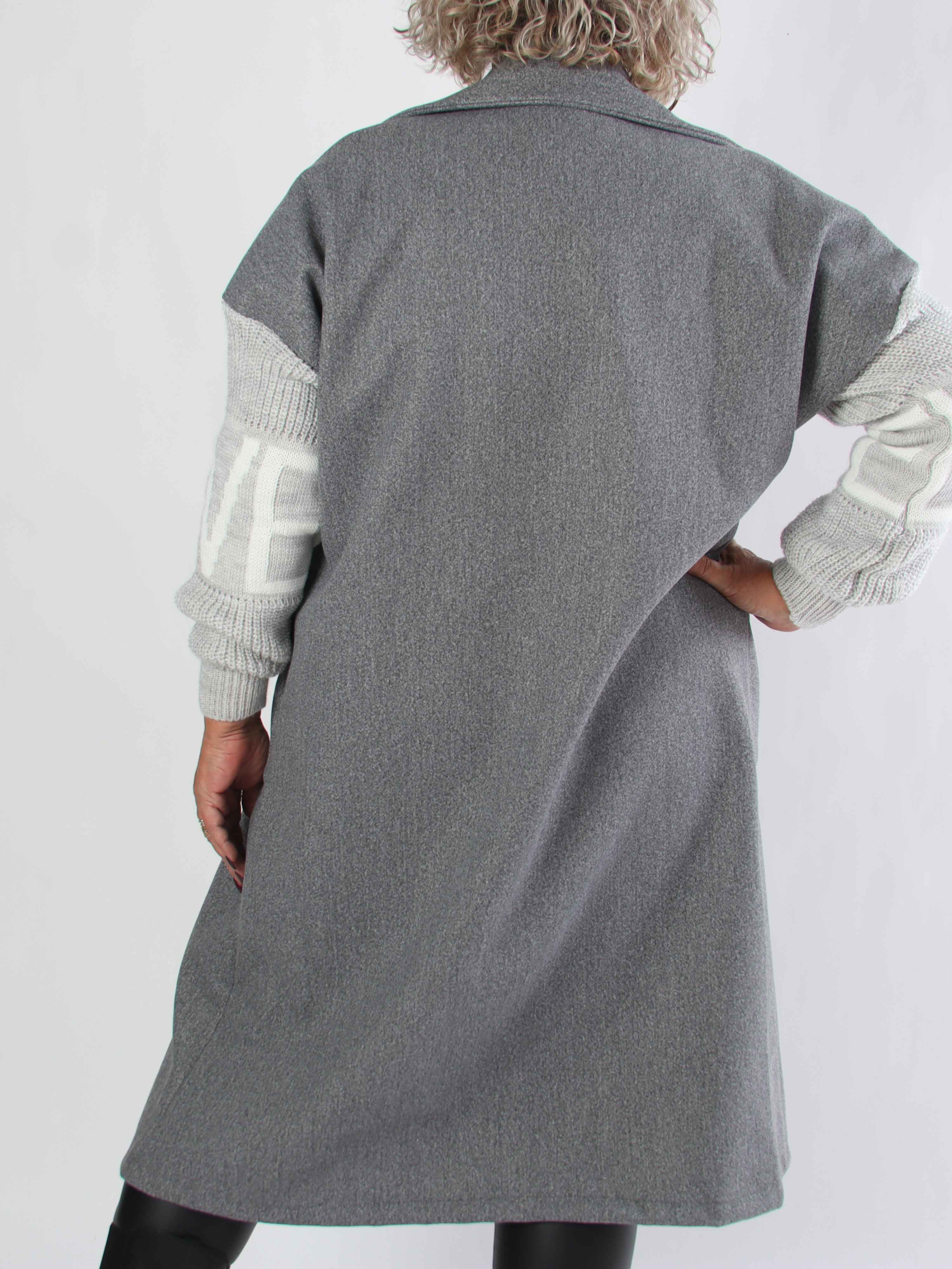 Debbie Midi - Fin plus size kappa med stickade ärmar