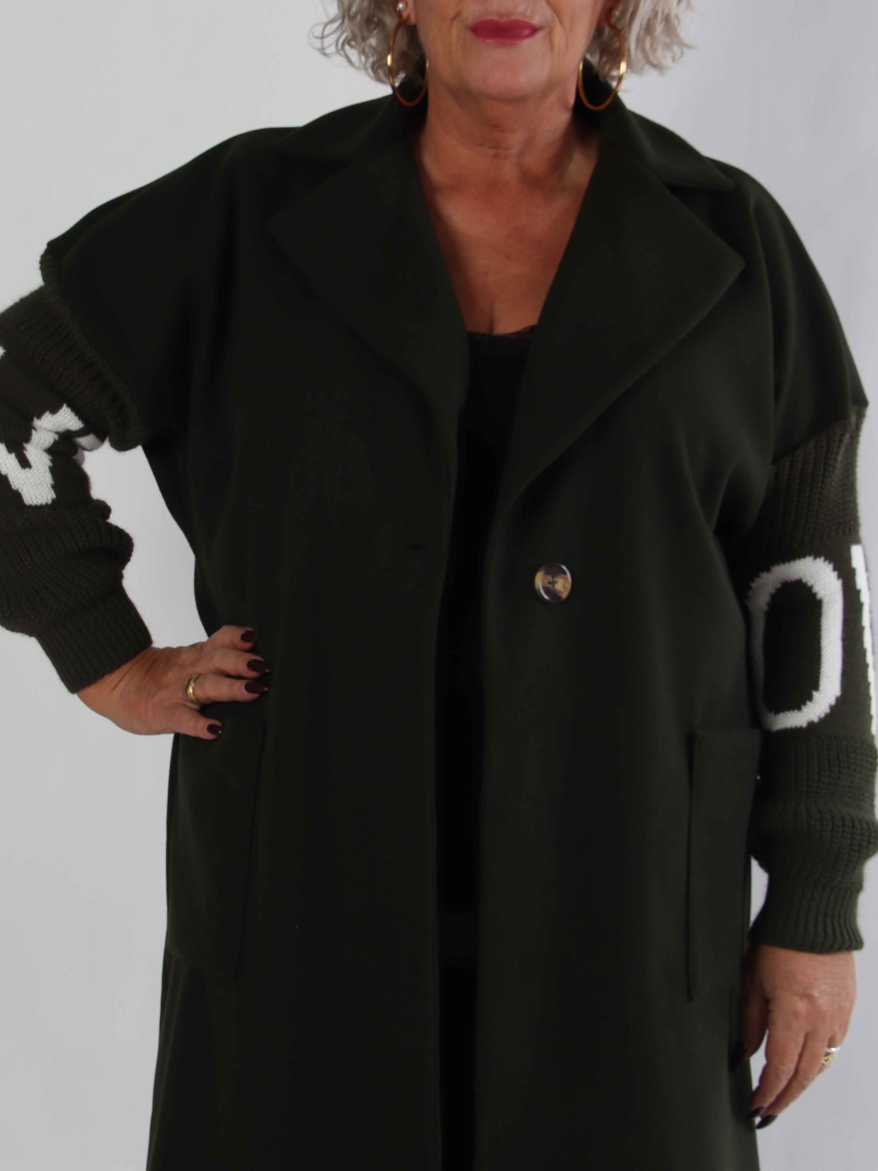 Debbie Midi - Fin plus size kappa med stickade ärmar