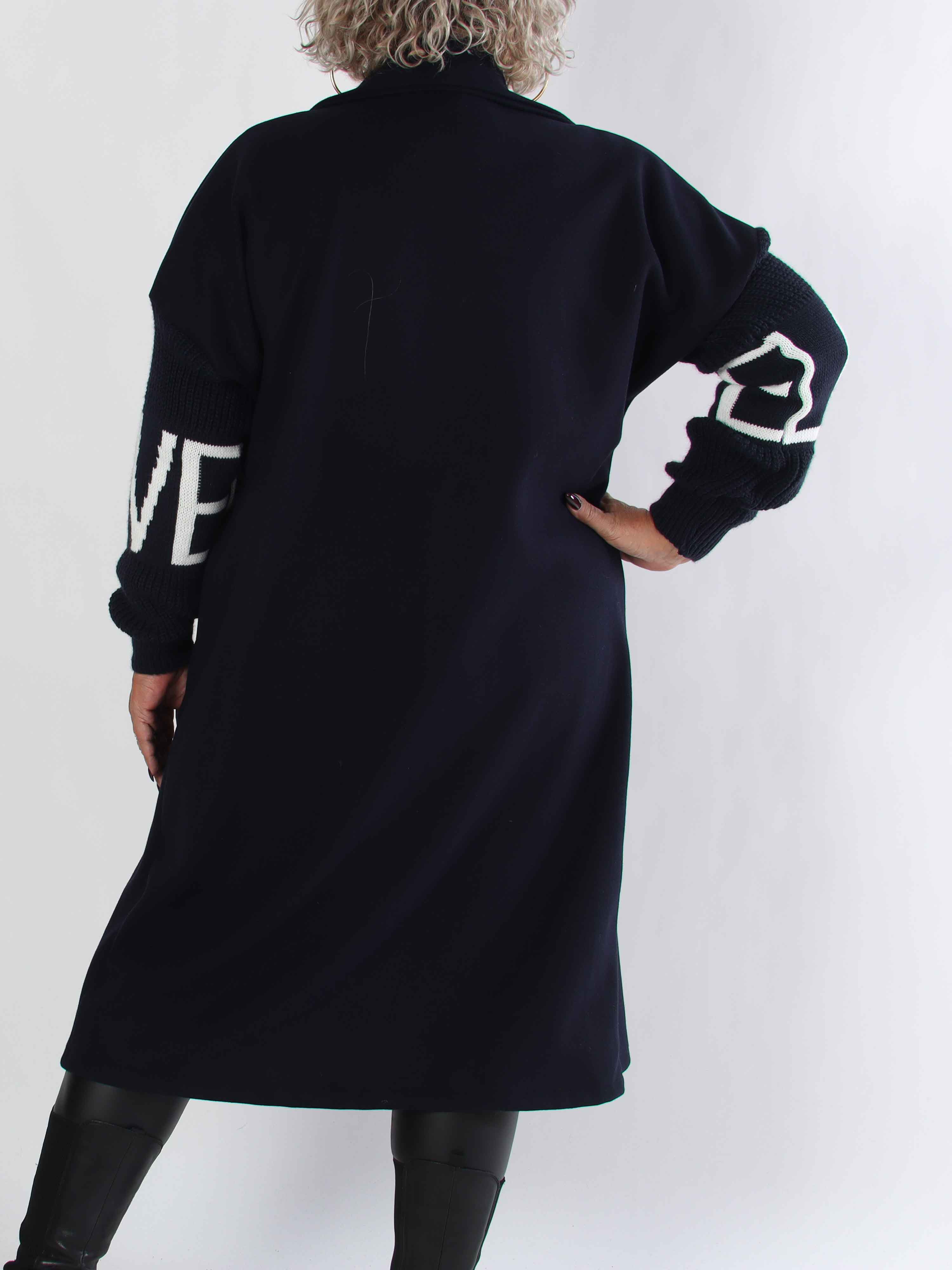 Debbie Midi - Fin plus size kappa med stickade ärmar