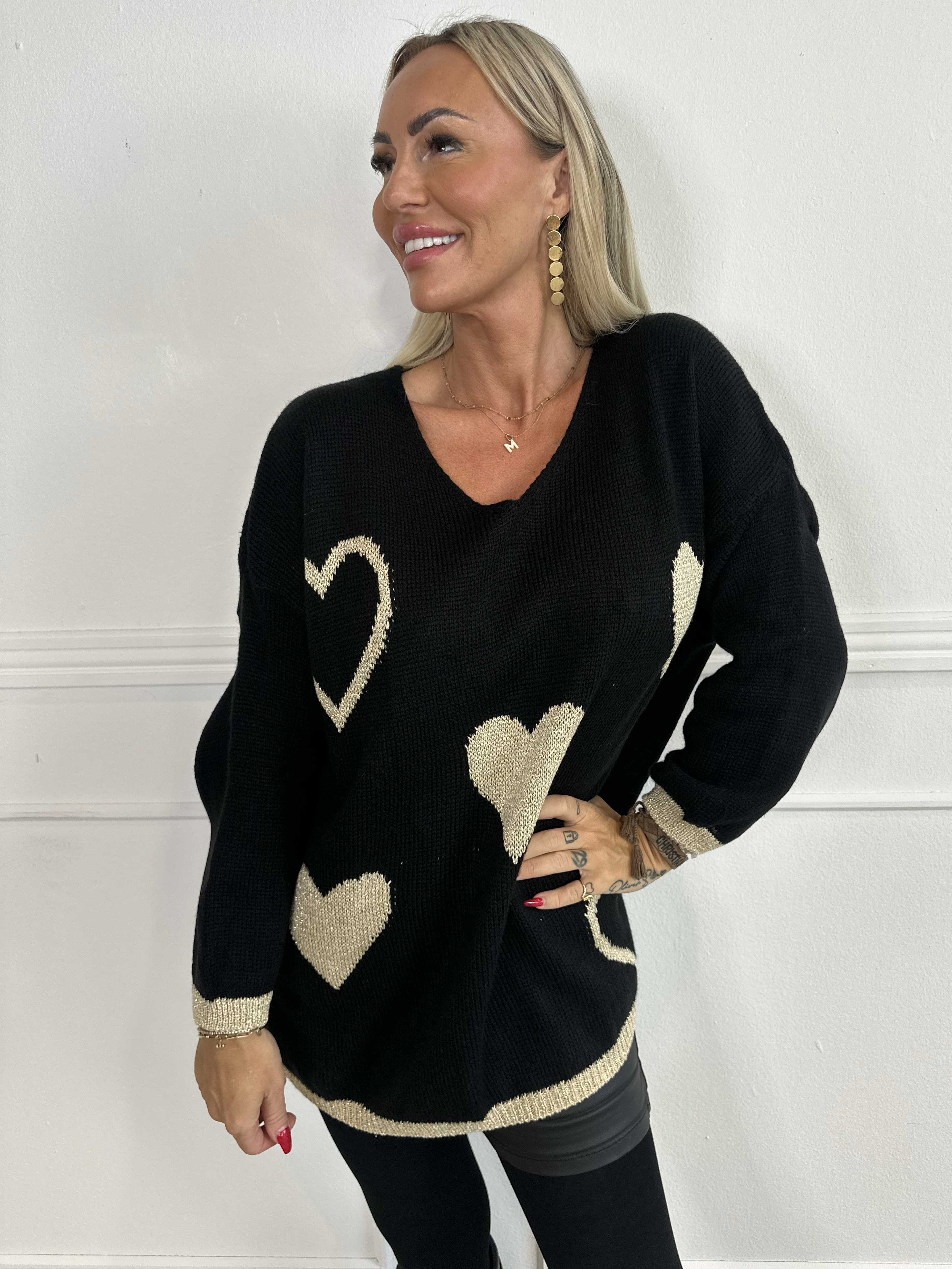 Martine - Söt stickad med ull och guldhjärtan