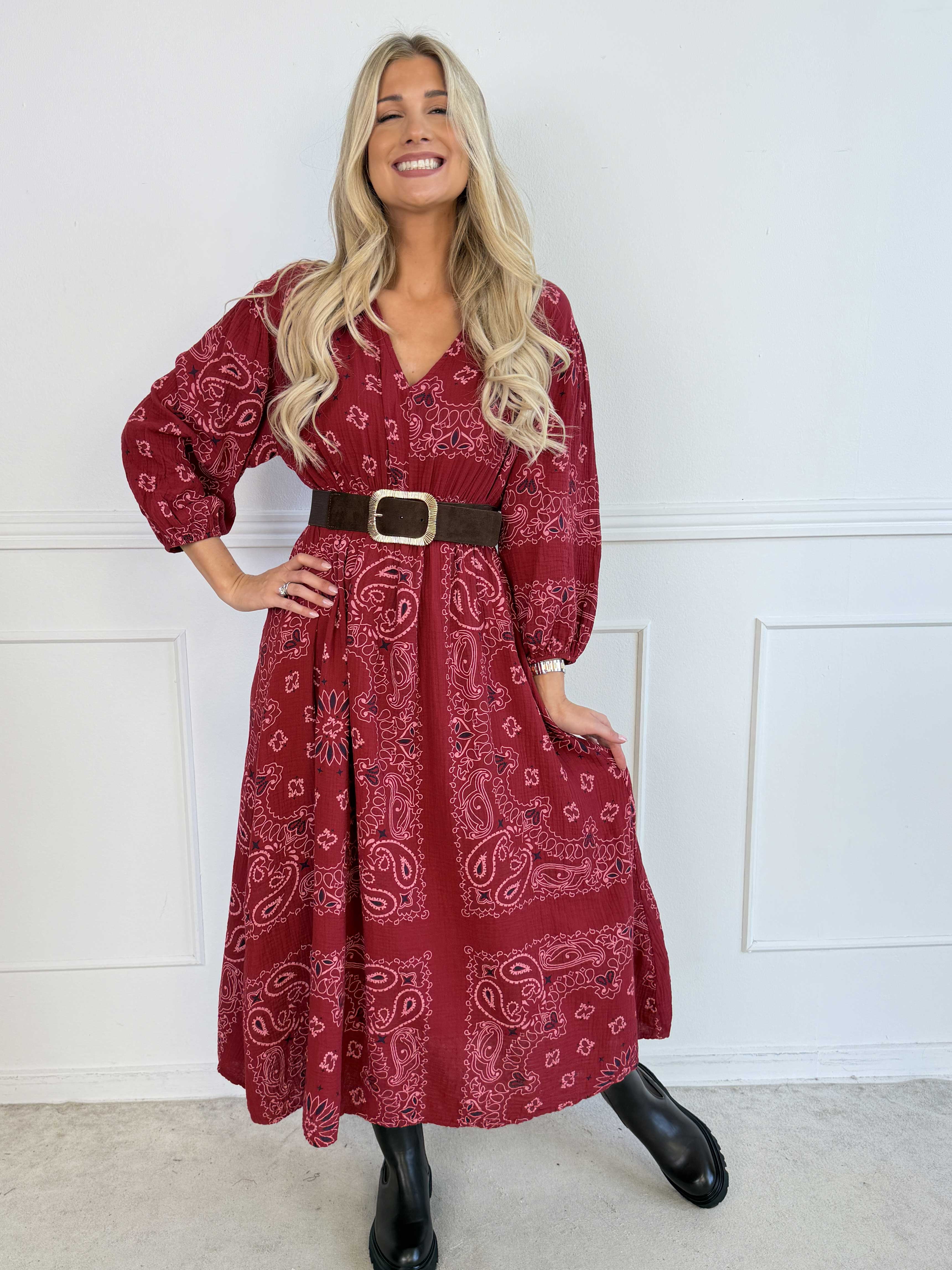 Jasmin Paisley – Plus size klänning i mjuk bomullsmuslin med paisleymönster