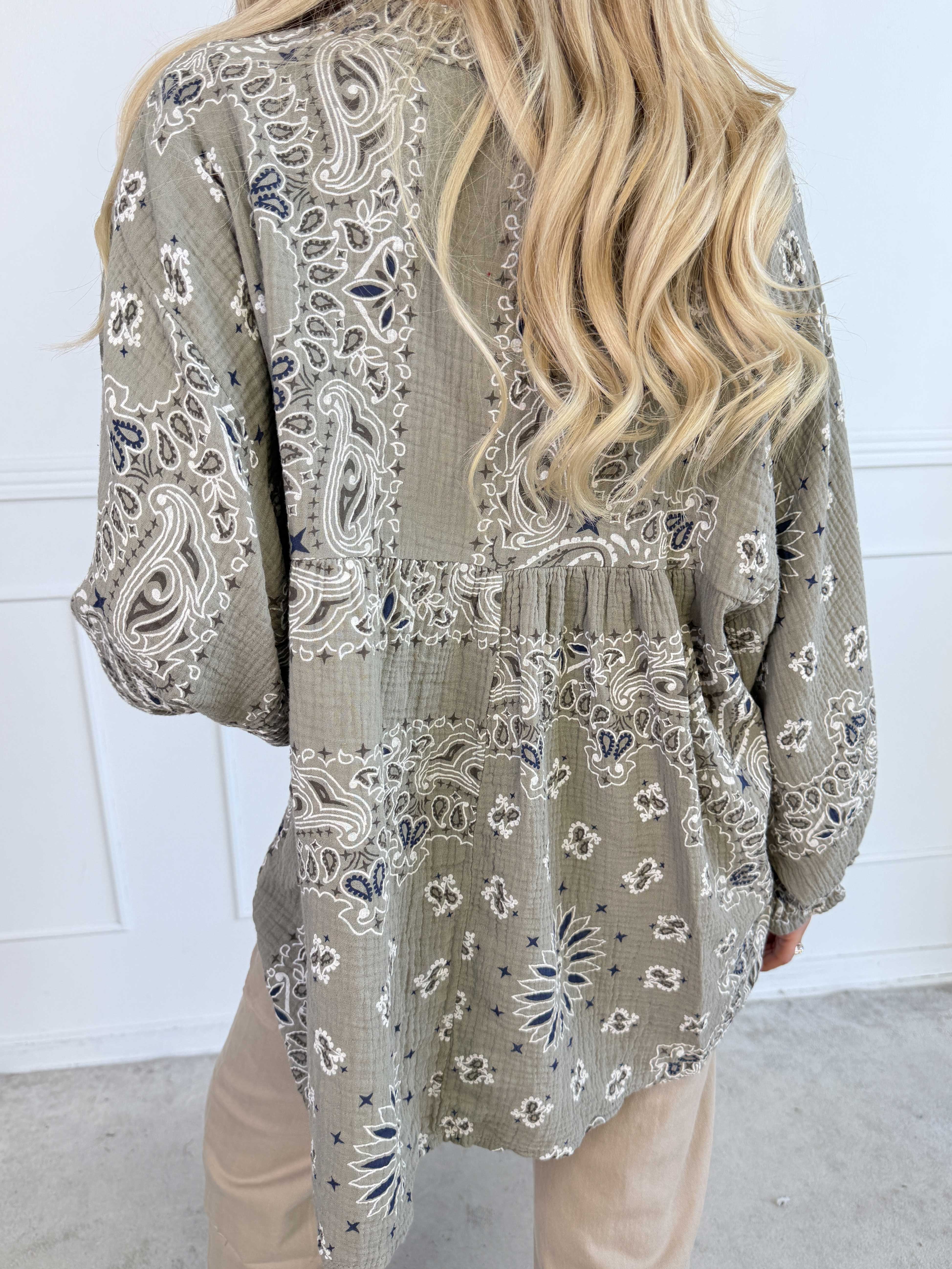 Diva Paisley – Plus size tunika i mjuk bomullsmuslin med paisleymönster
