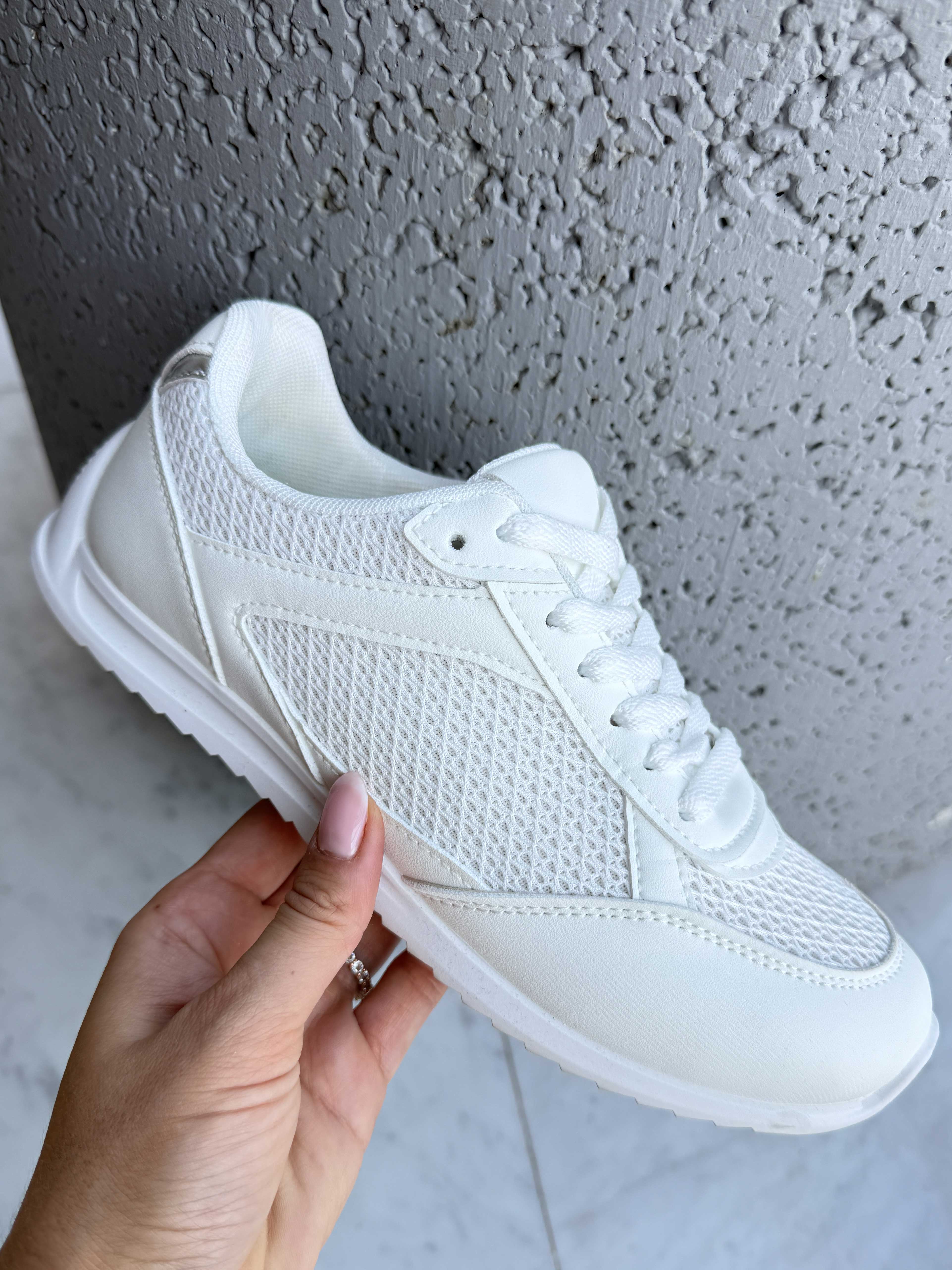 Gaidia – Vita, sportiga sneakers med en lätt och luftig meshdesign