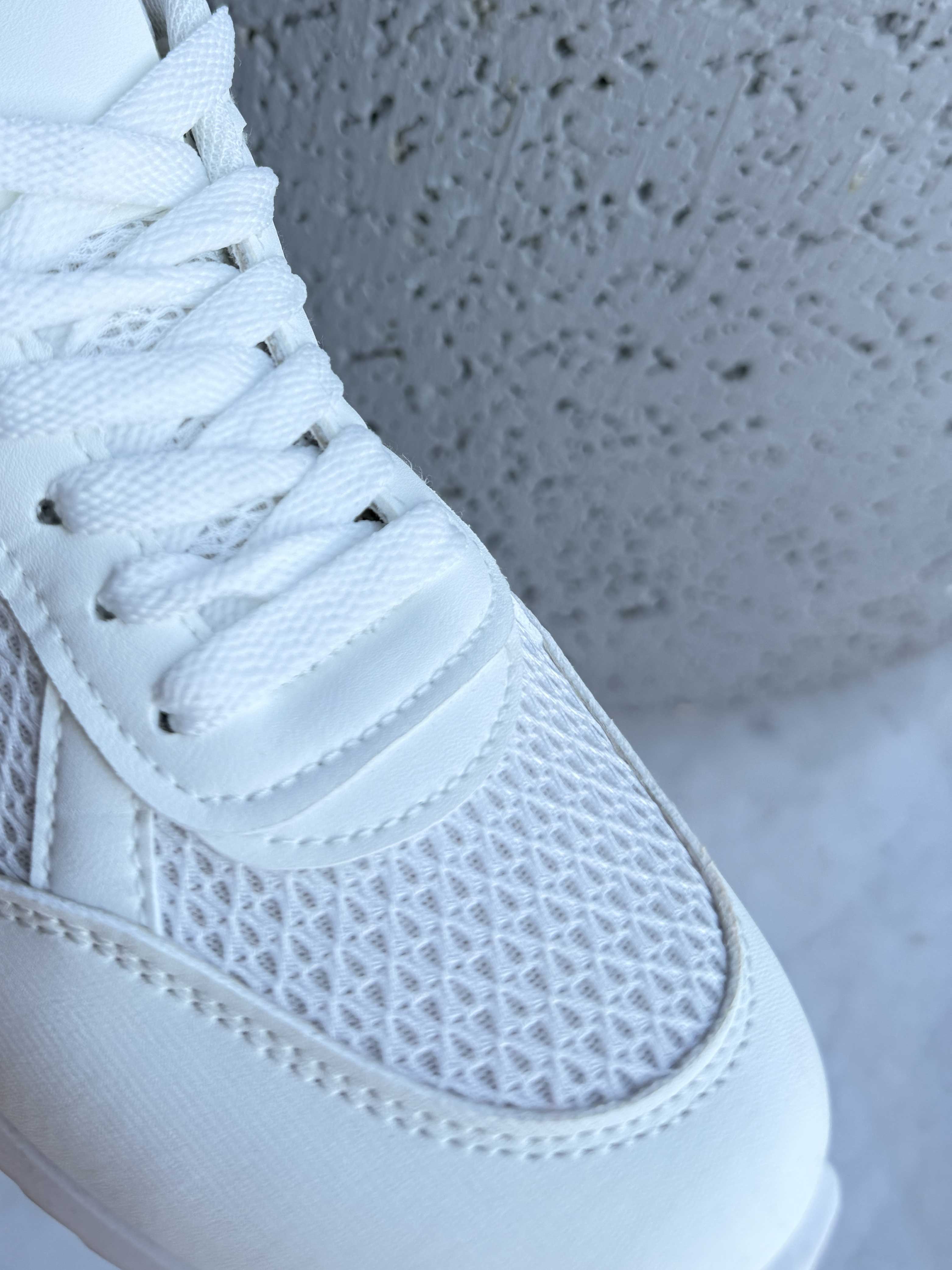 Gaidia – Vita, sportiga sneakers med en lätt och luftig meshdesign
