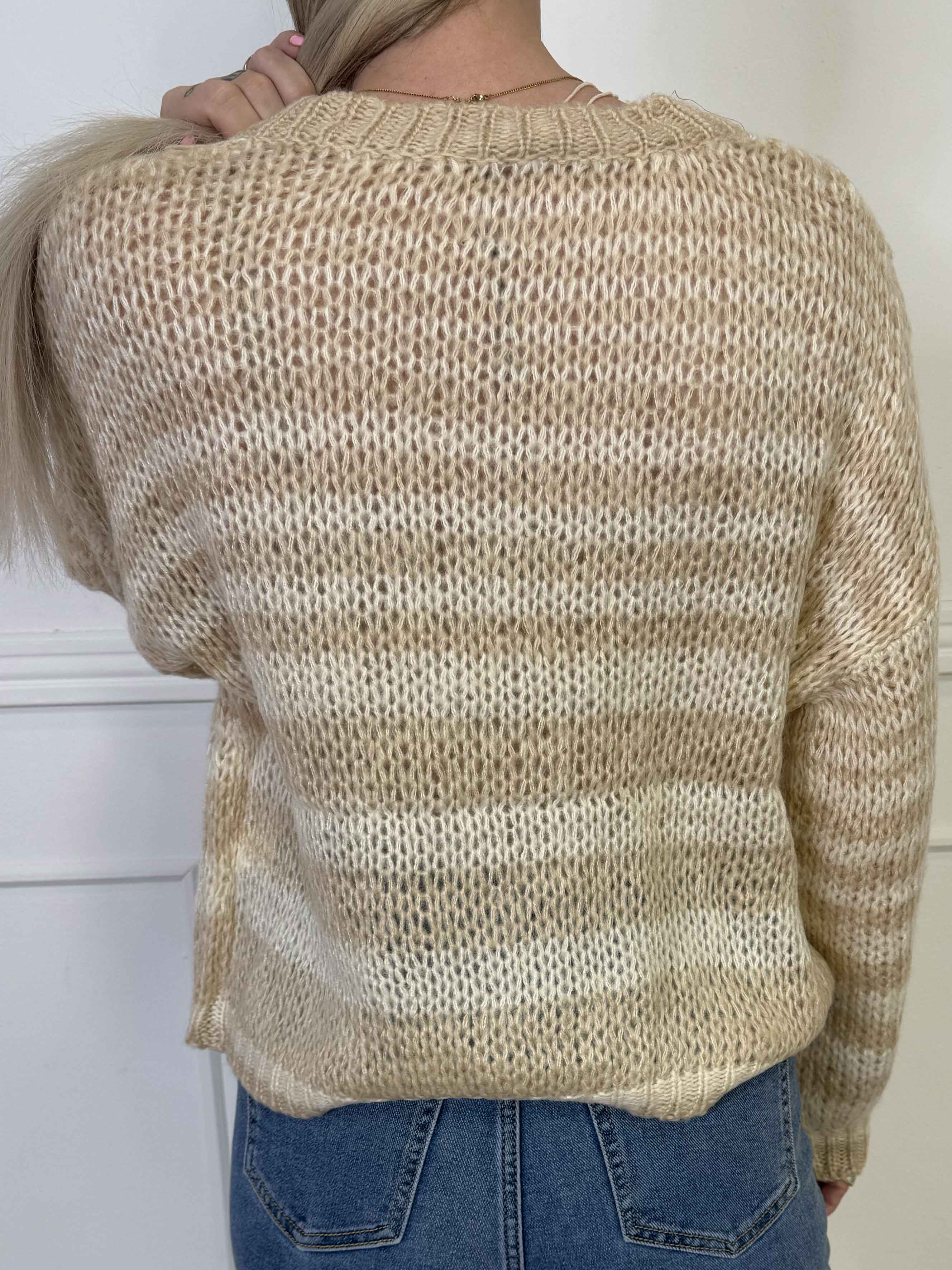 Sevillia - Hyggelig sort og hvid stribet strik