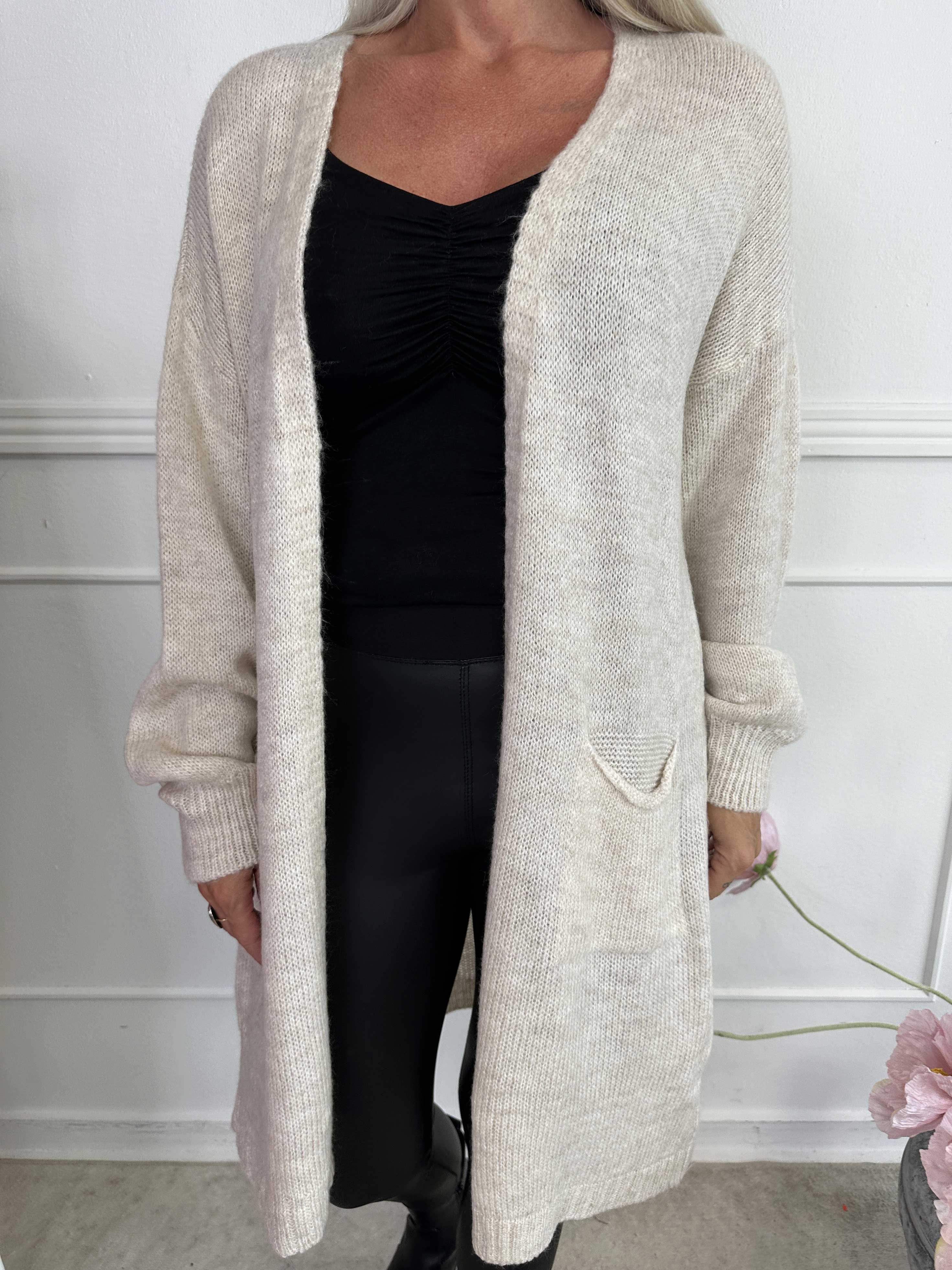 Valentine - Stickad kofta med fickor