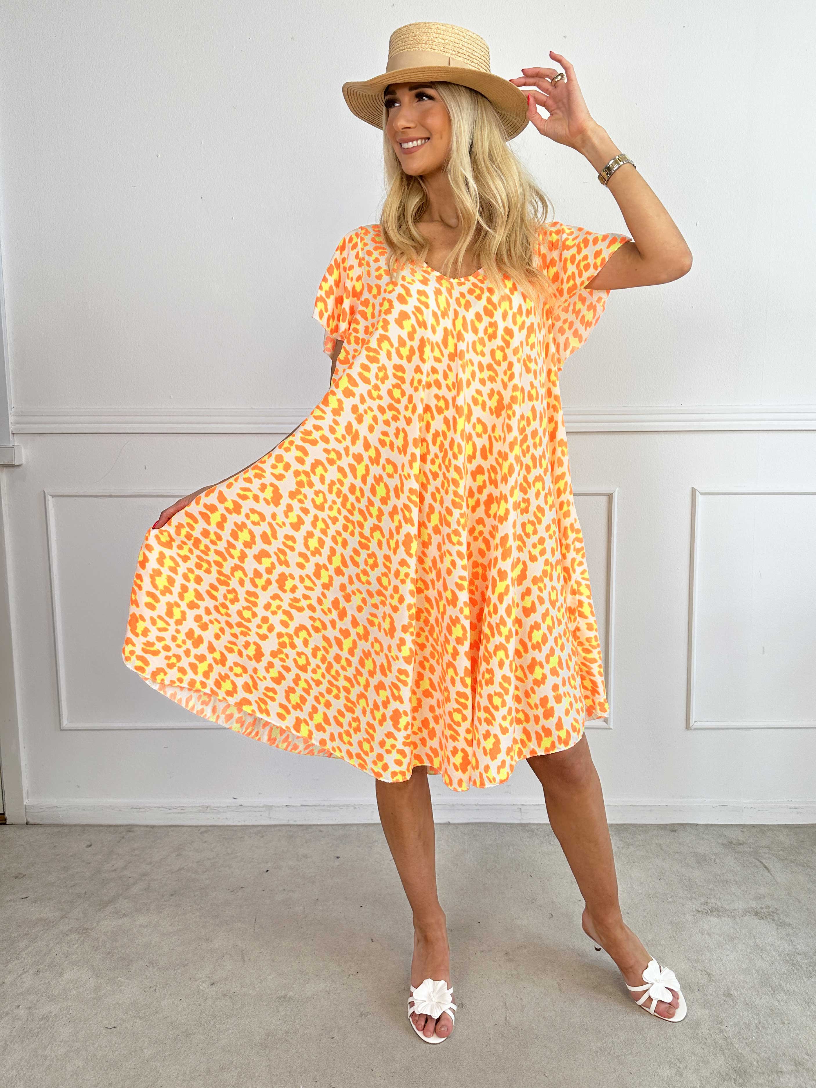 Chione - Söt A-linjeformad klänning med leopardmönster