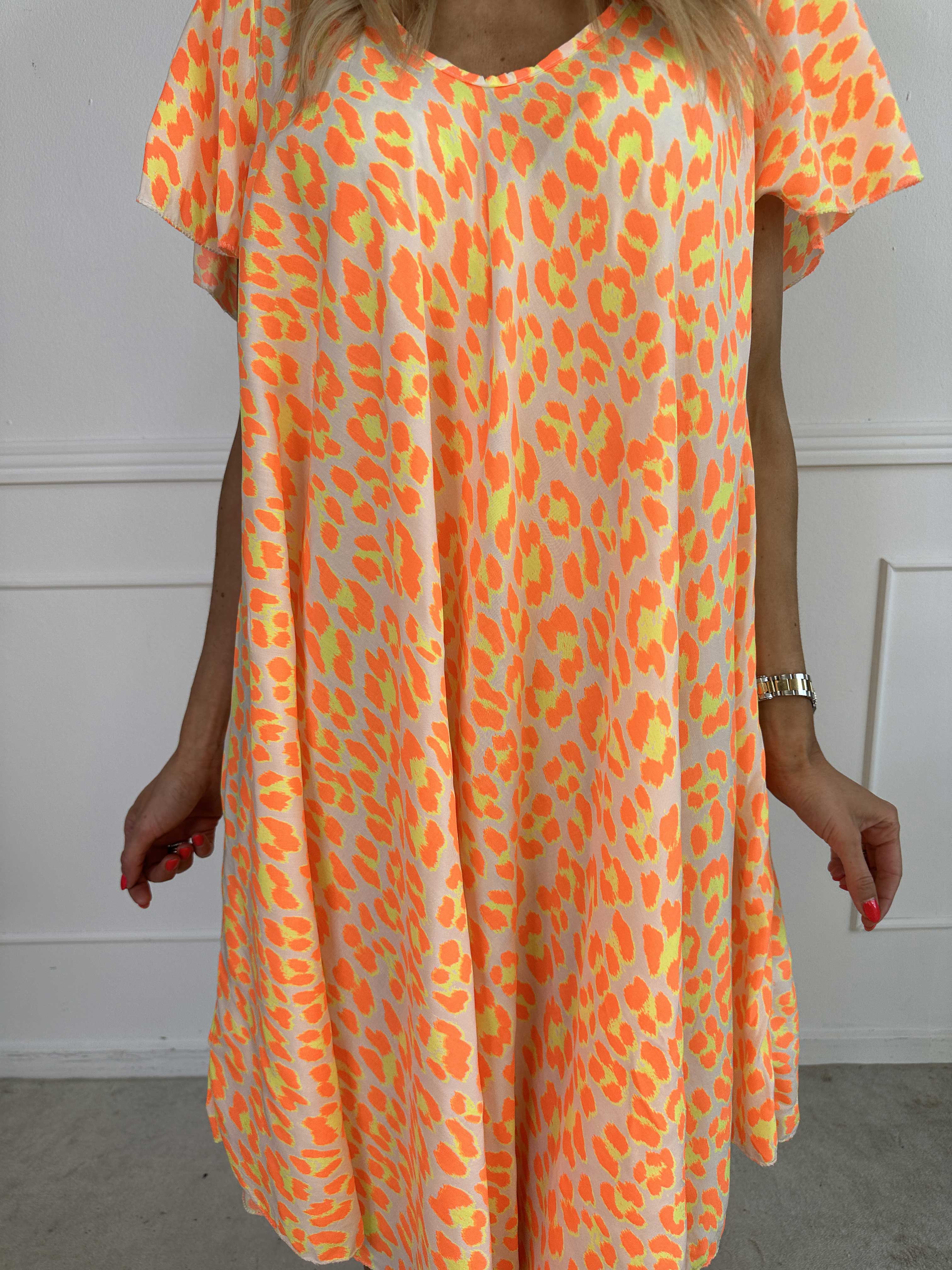 Chione - Söt A-linjeformad klänning med leopardmönster