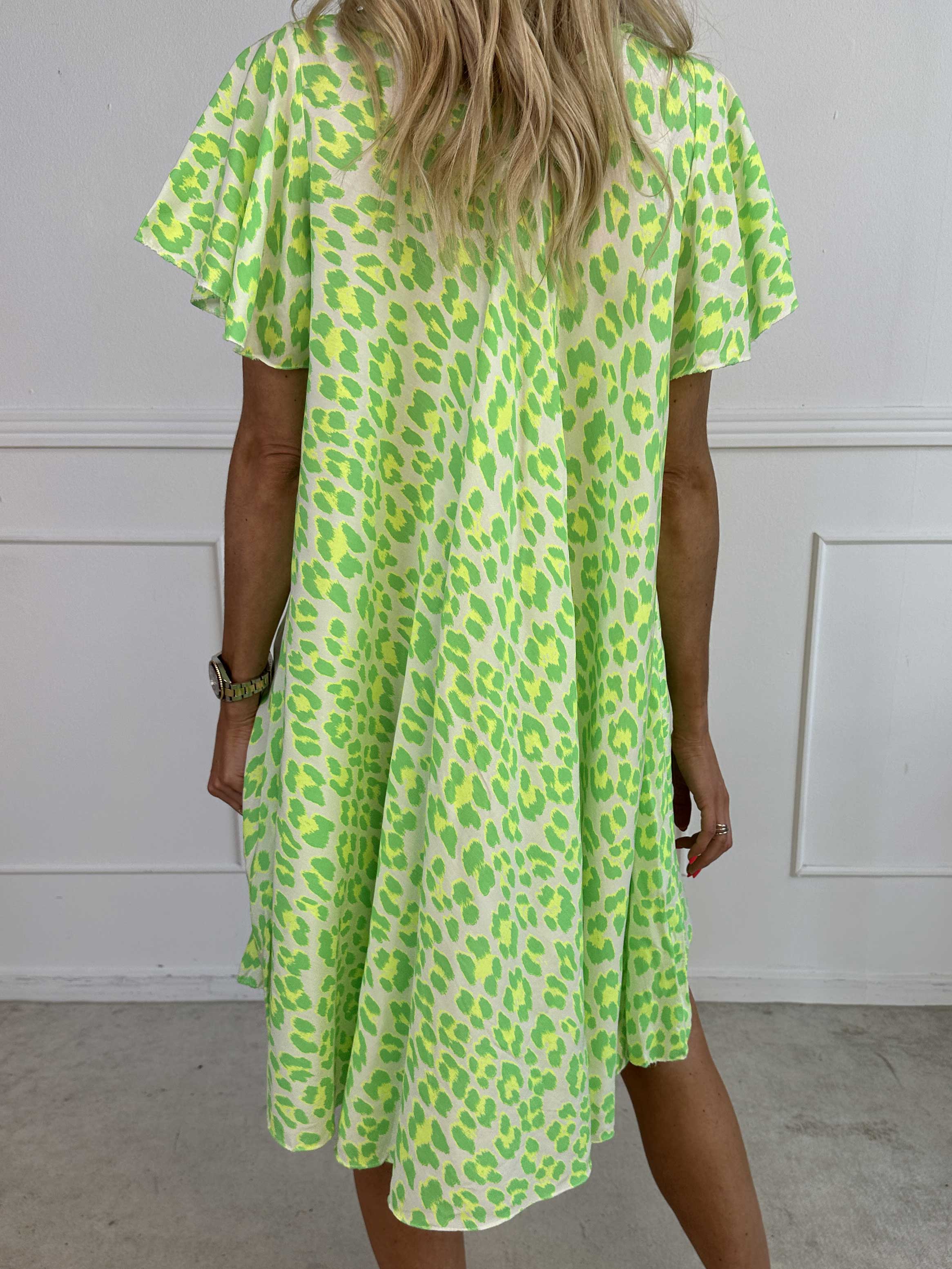 Chione - Söt A-linjeformad klänning med leopardmönster