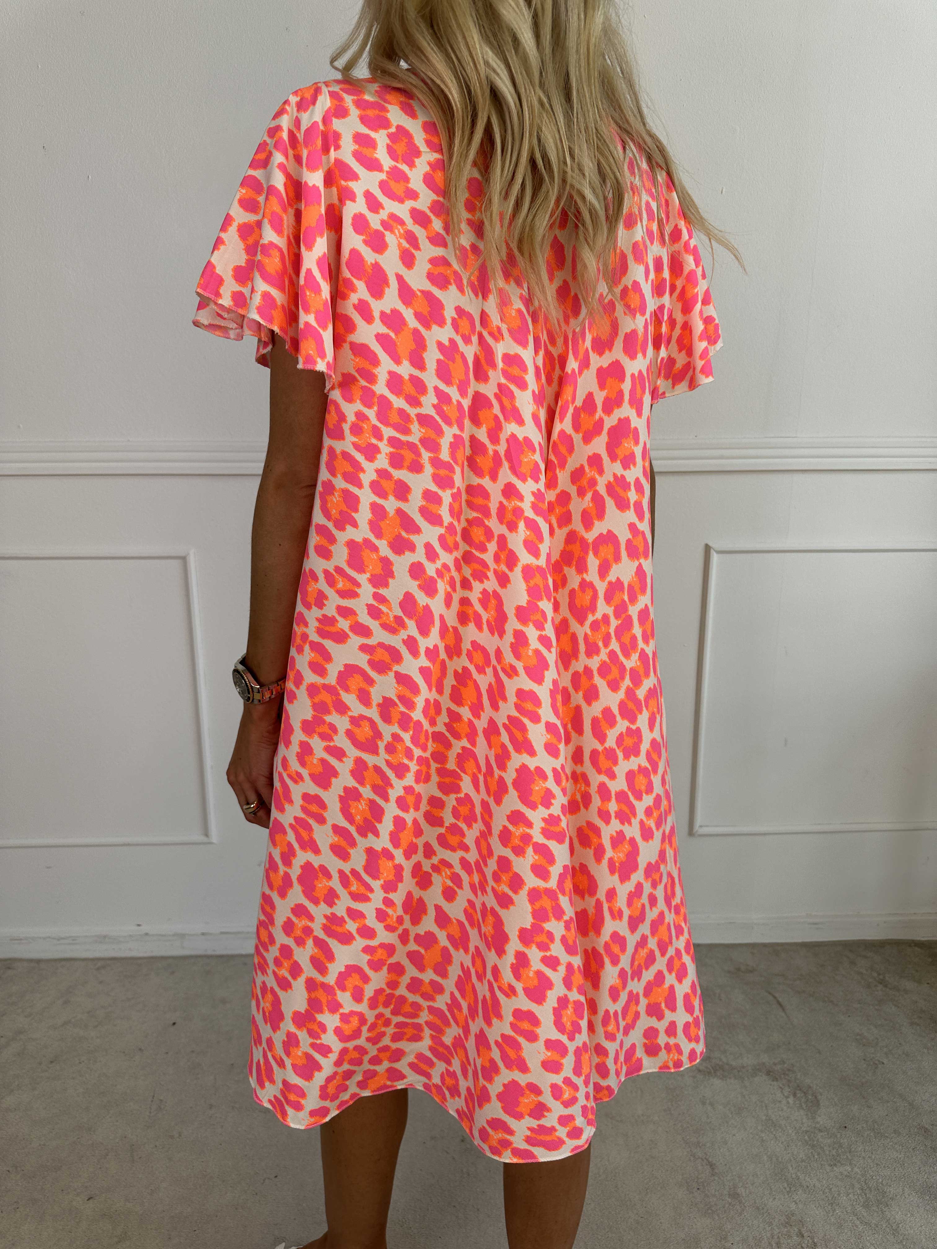 Chione - Söt A-linjeformad klänning med leopardmönster