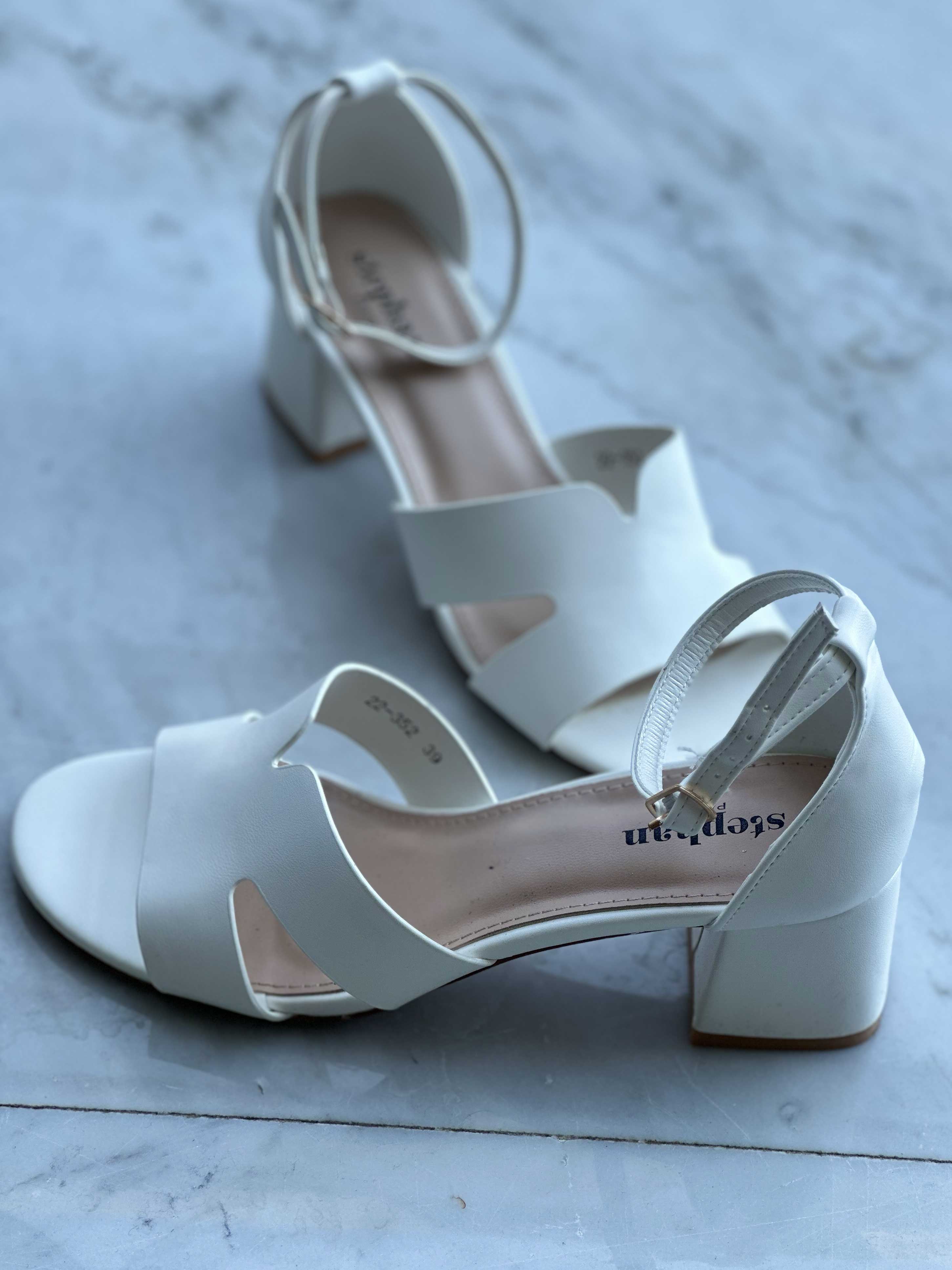 Eleonora - Söt sandal med liten klack