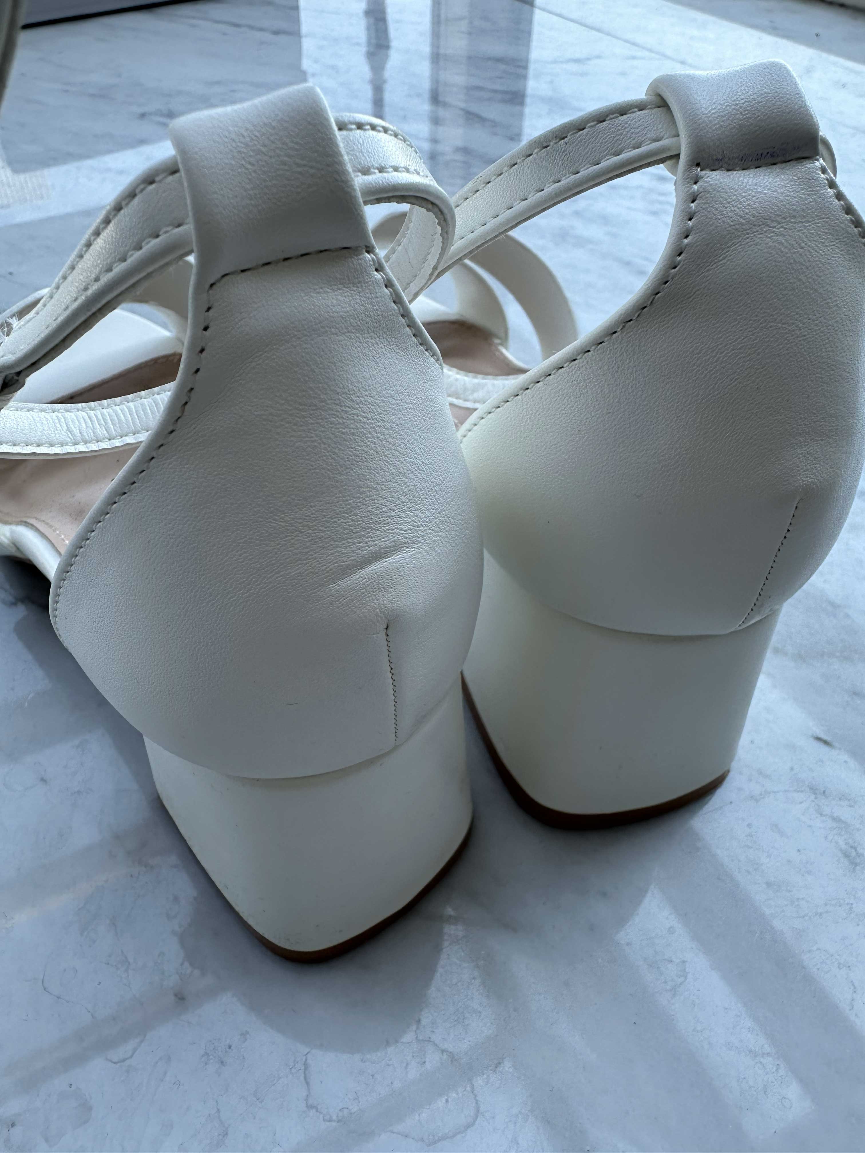 Eleonora - Söt sandal med liten klack