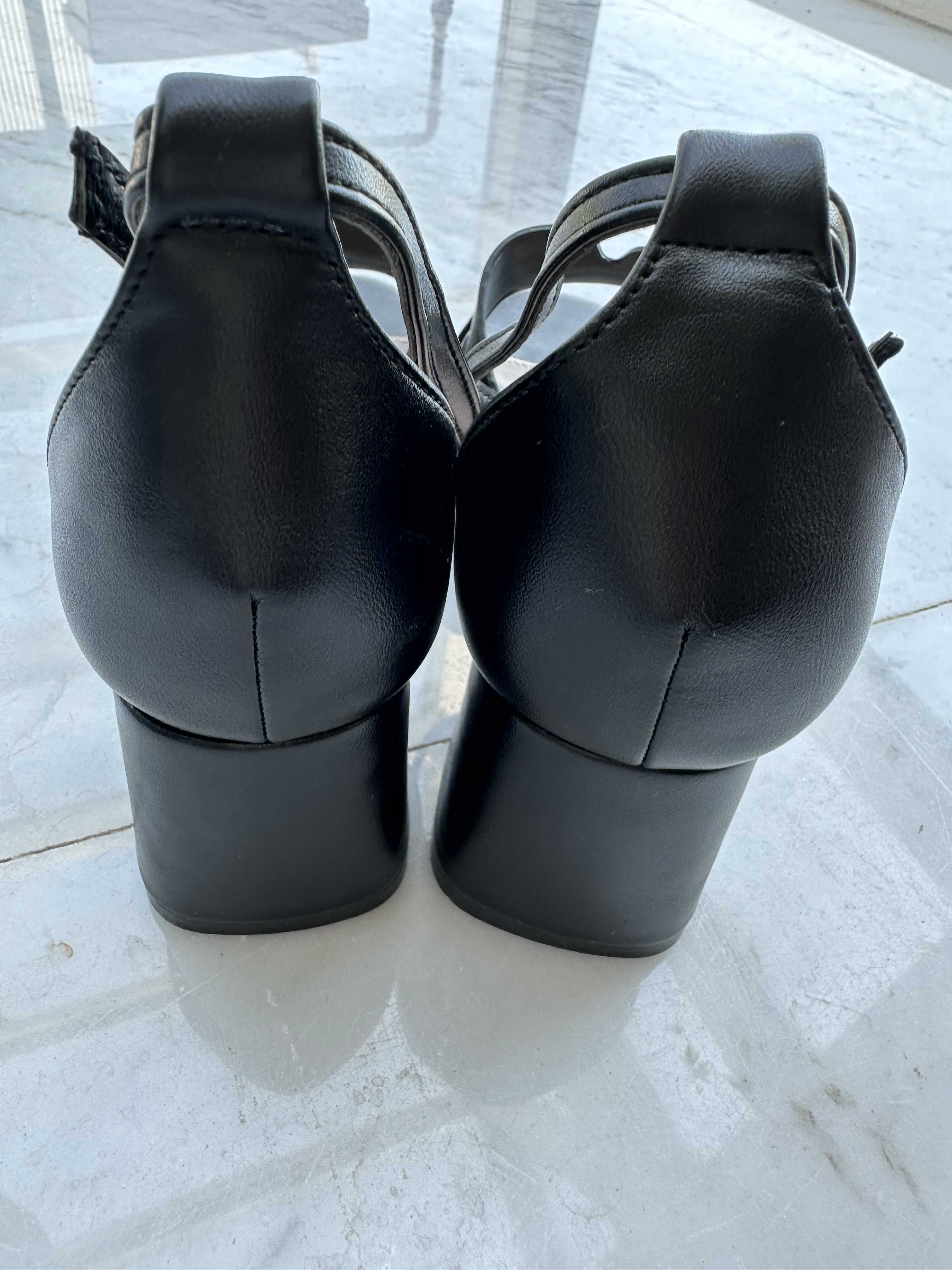 Eleonora - Söt sandal med liten klack