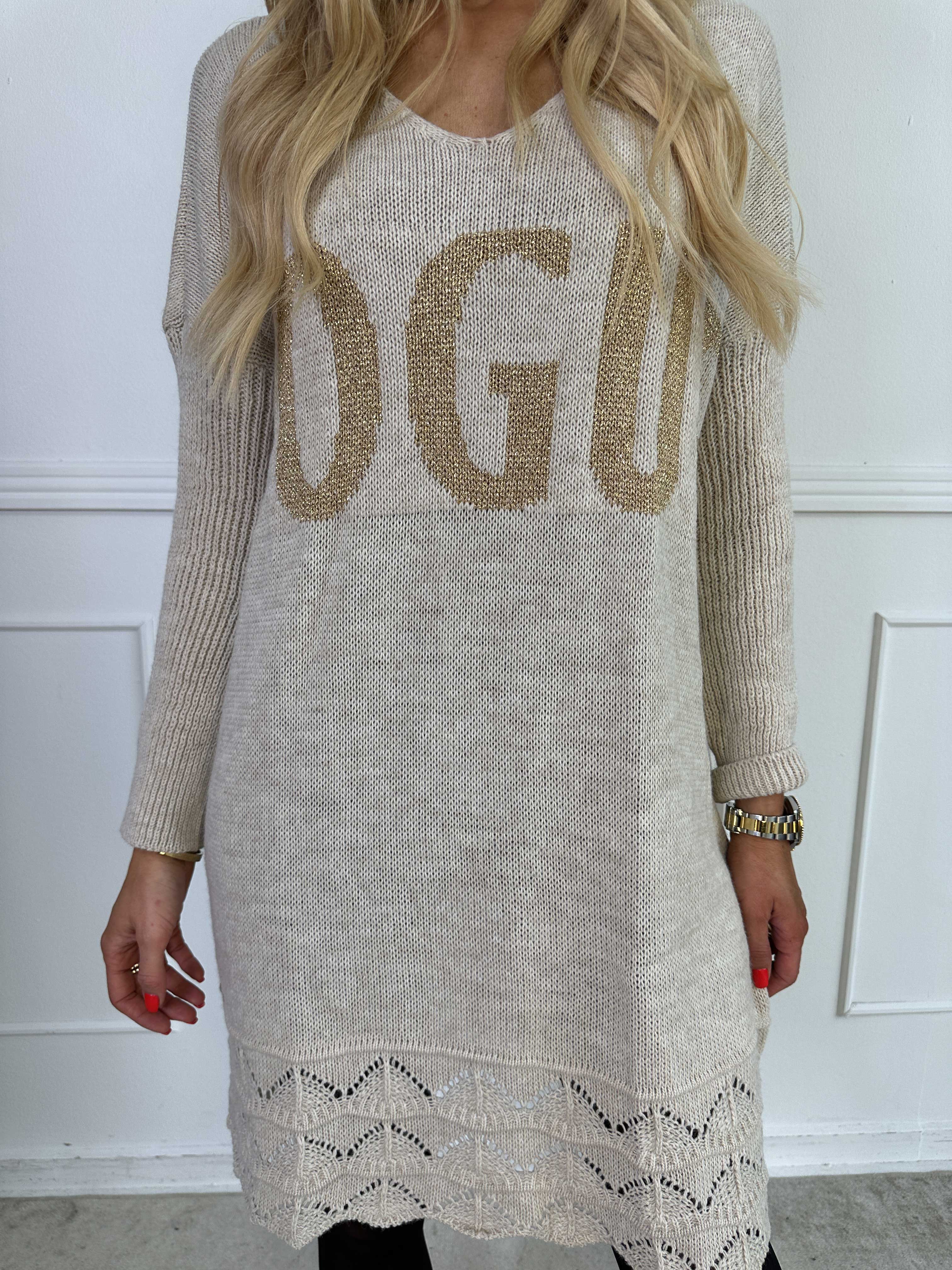 Rebeca Gold - Stickad blus med VOGUE och mönster nedtill