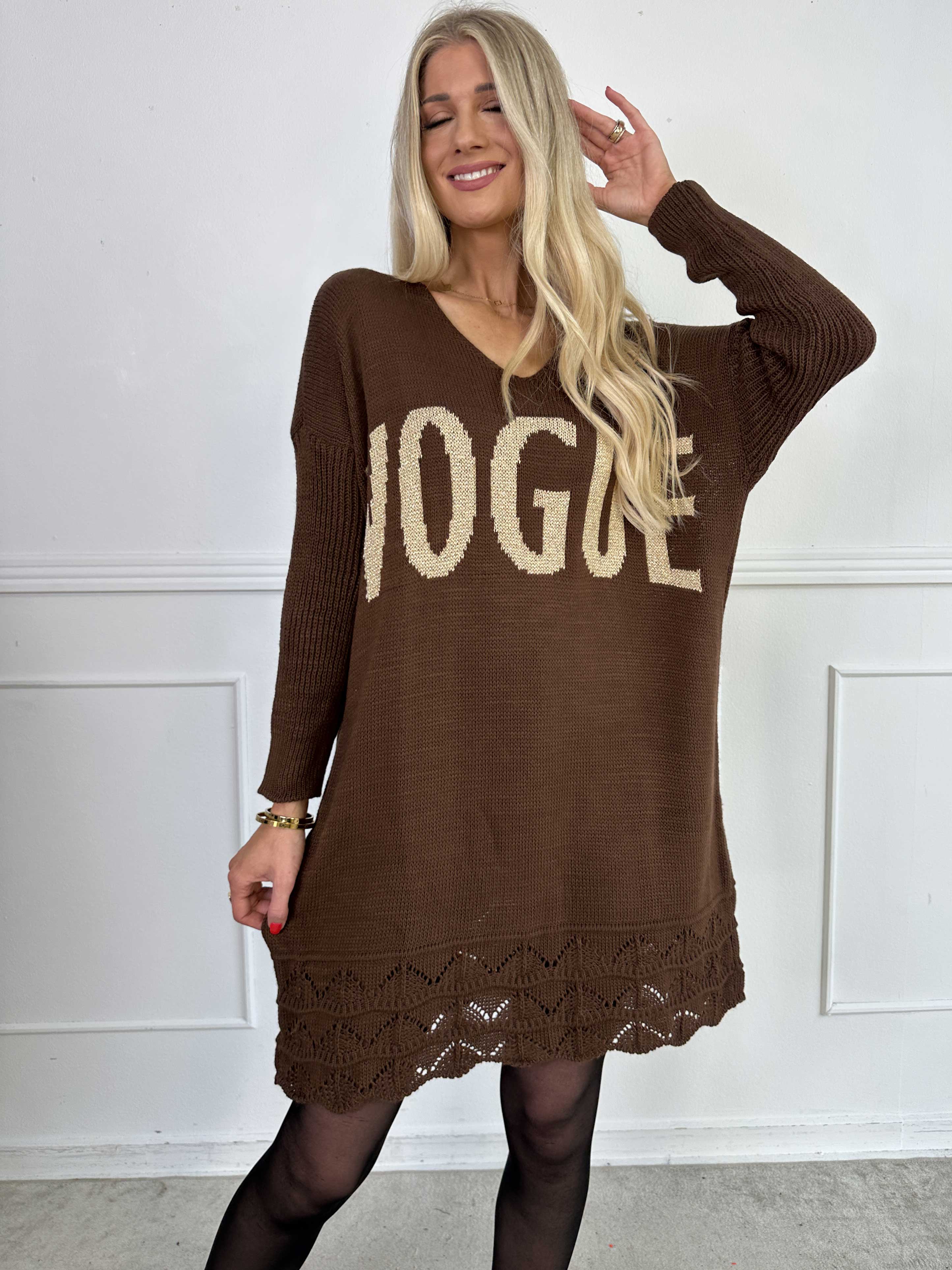 Rebeca Gold - Stickad blus med VOGUE och mönster nedtill