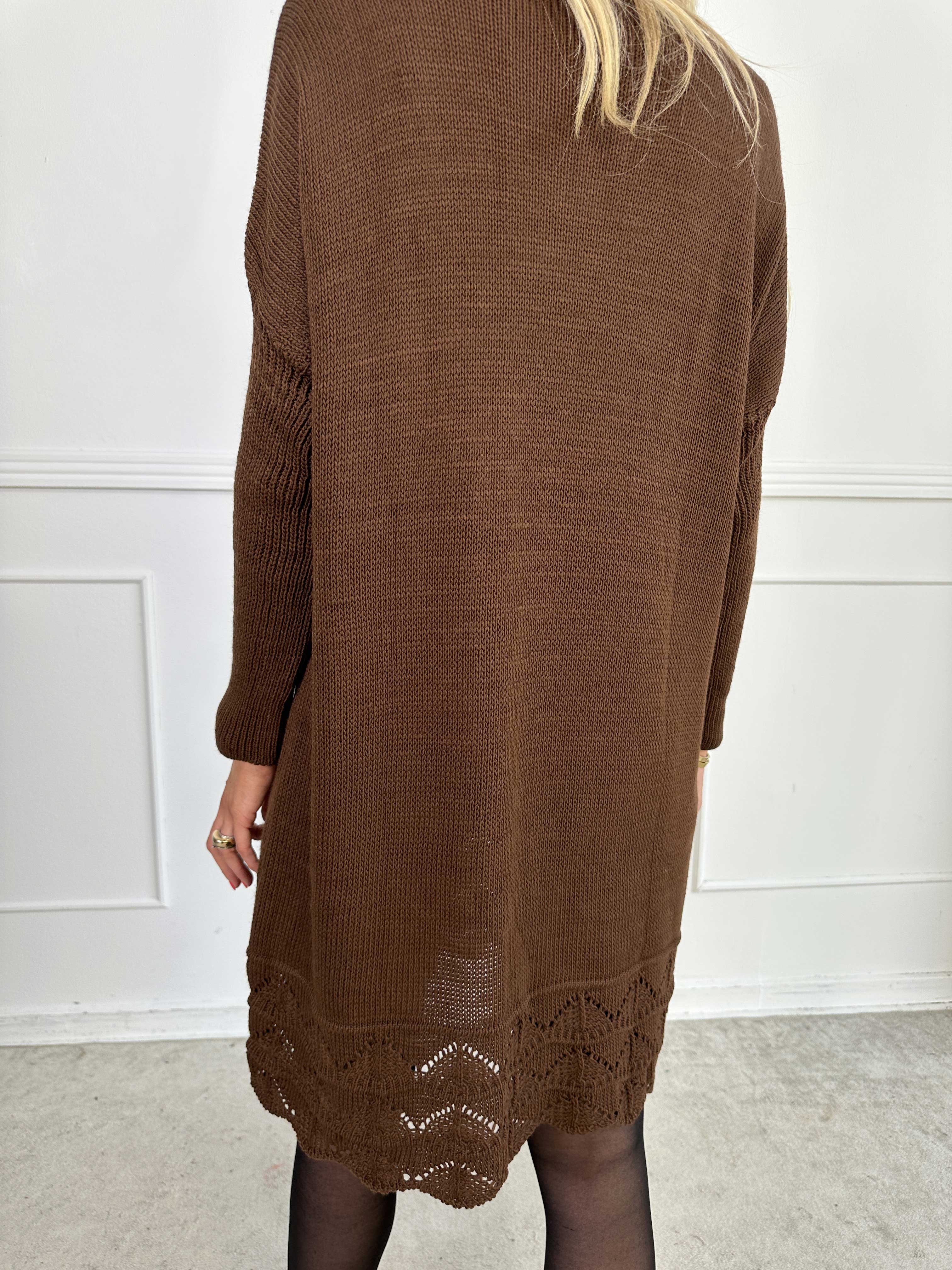 Rebeca Gold - Stickad blus med VOGUE och mönster nedtill