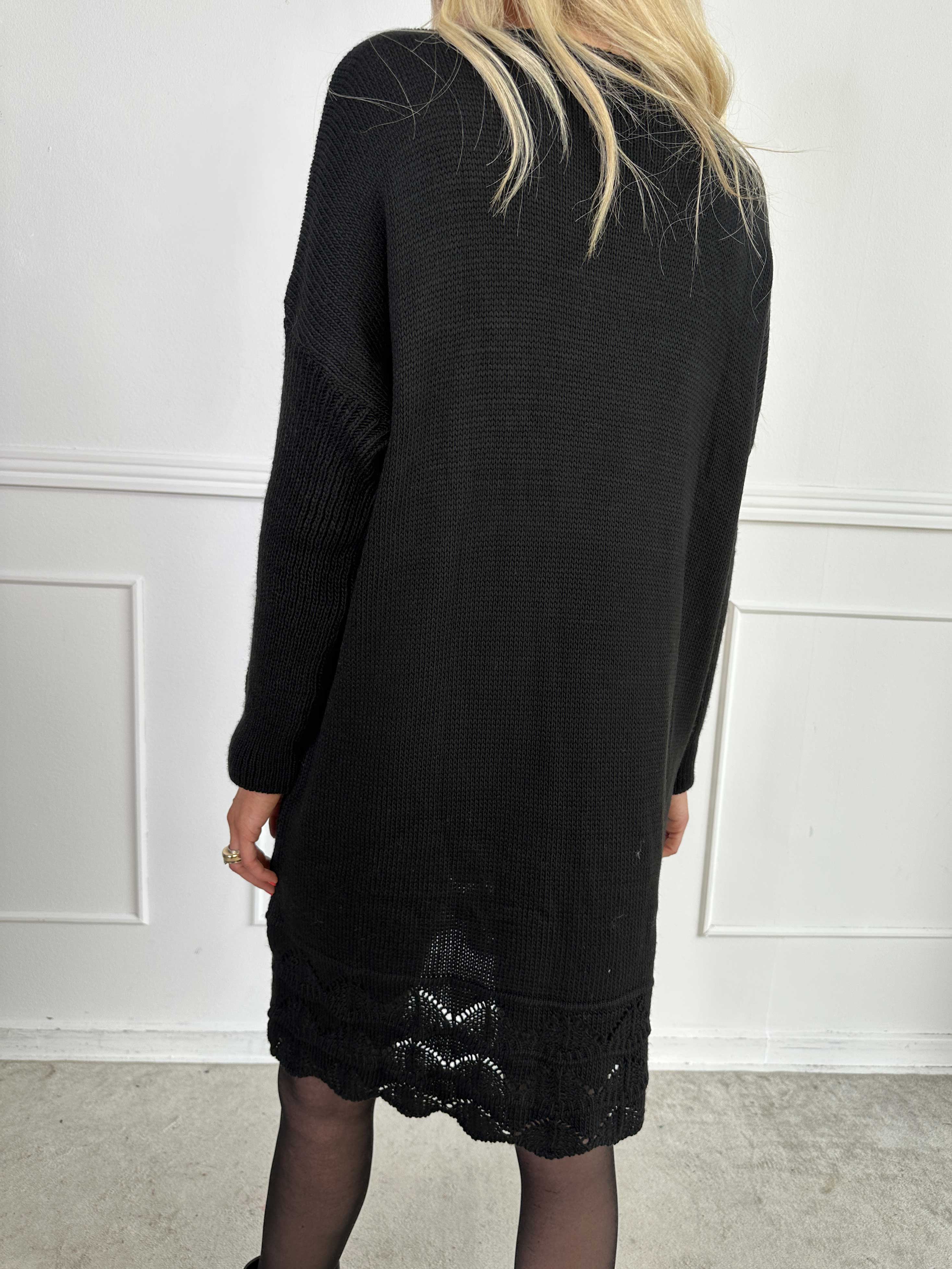 Rebeca Gold - Stickad blus med VOGUE och mönster nedtill