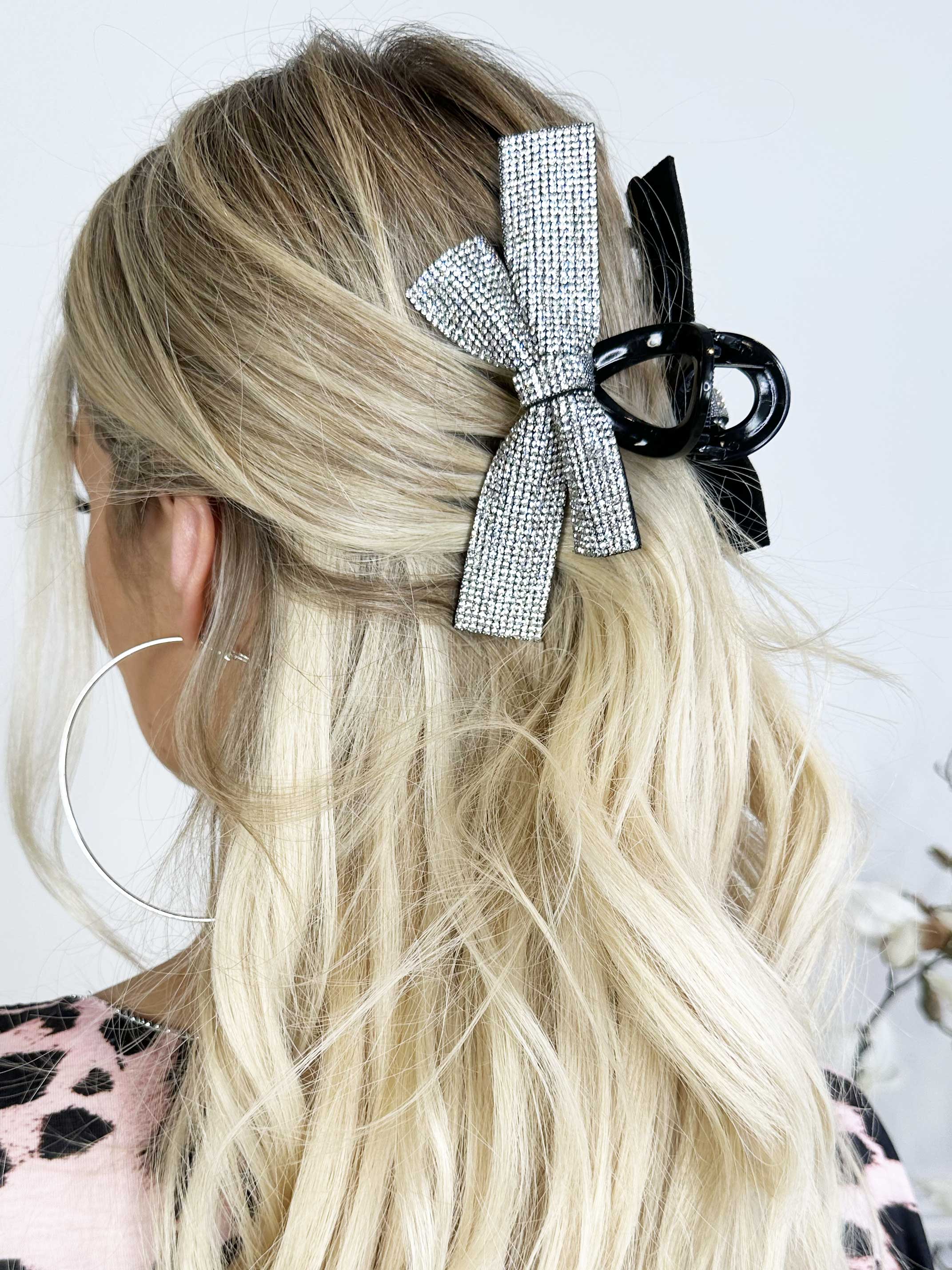 Madeleine - Stor rosettklämma med gjutning i imitation