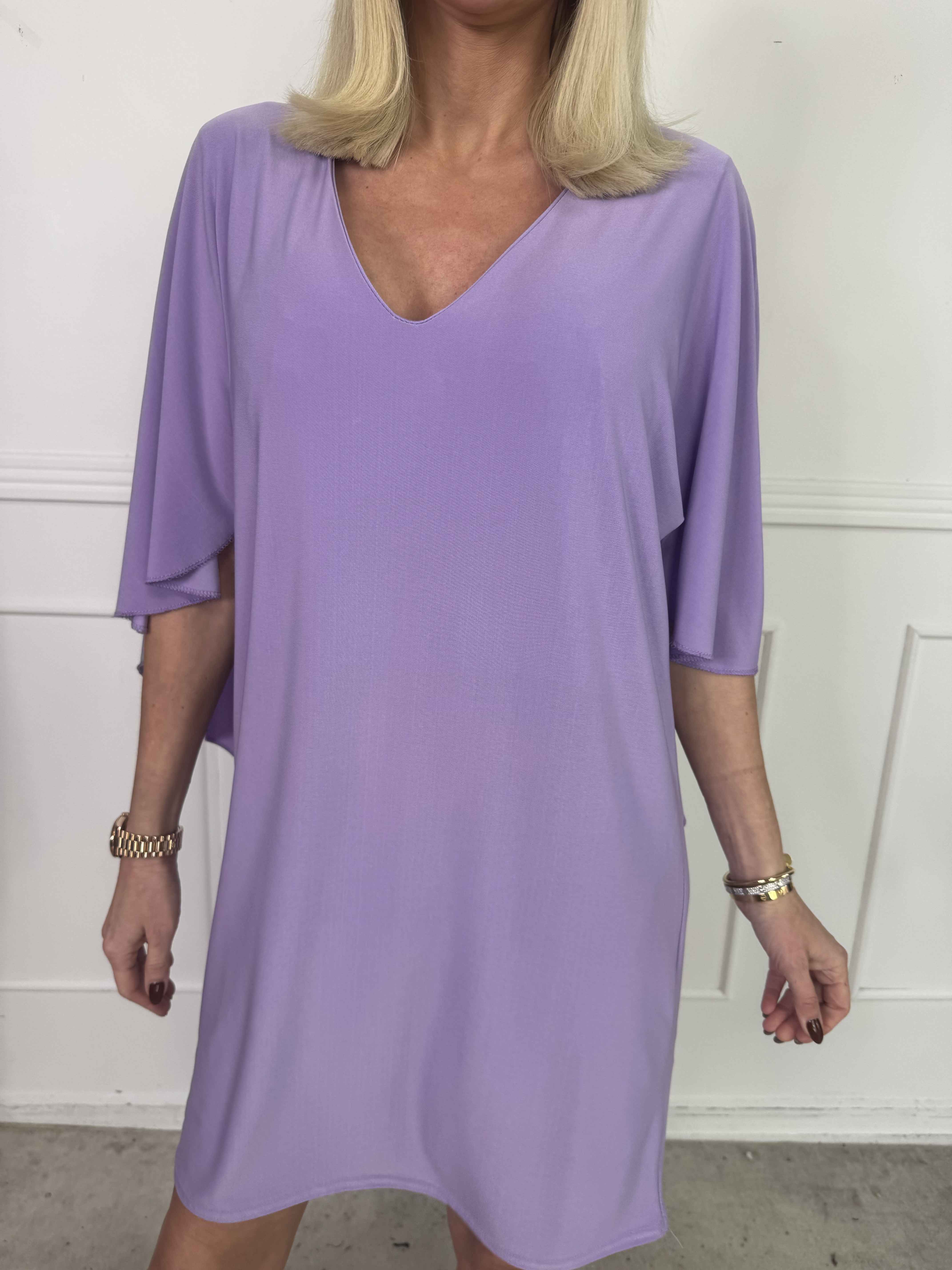 Sus - Klänning med kappa och djup rygg