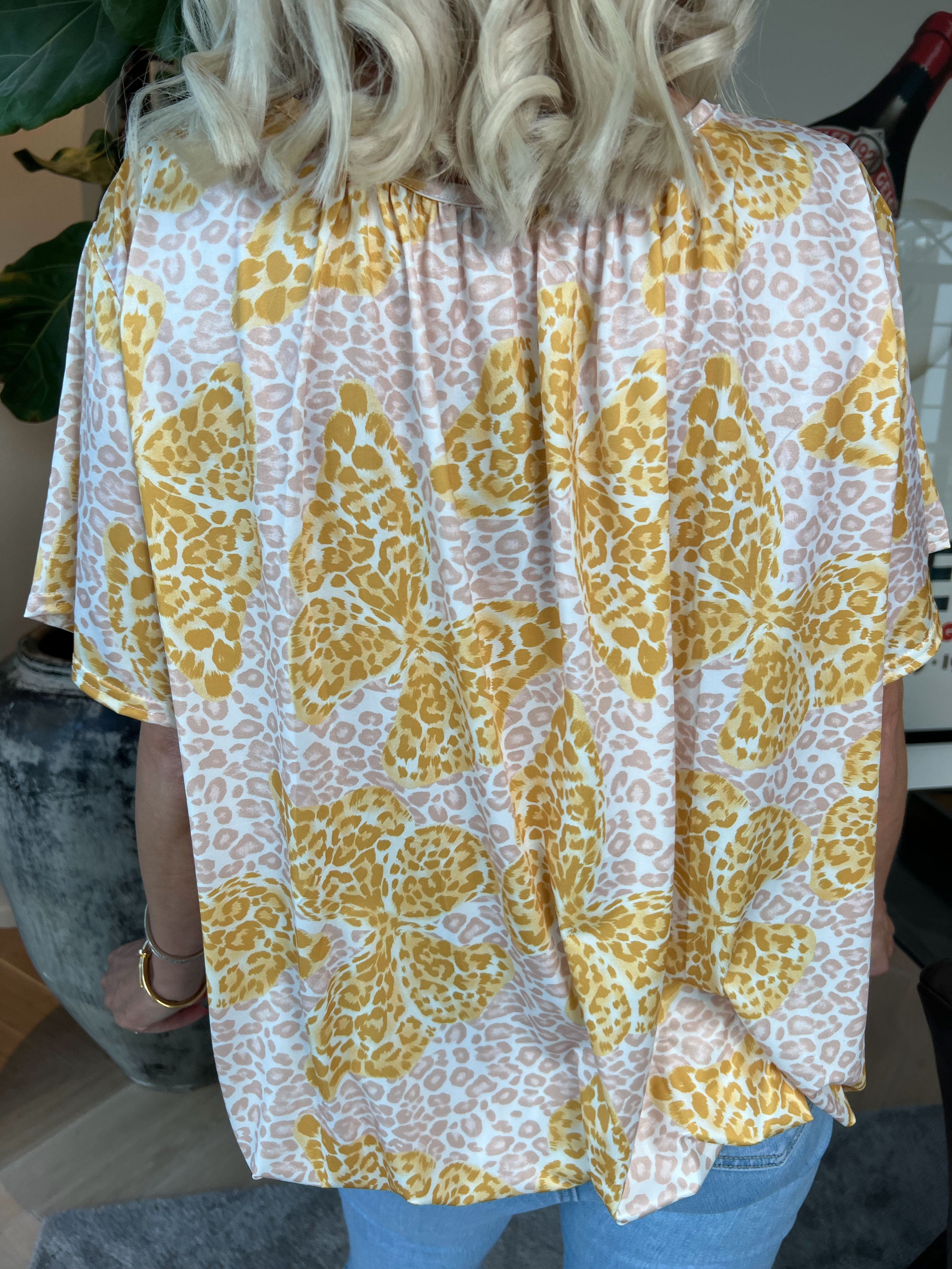 Miracle Butterfly - T-shirt med leopardtryck, fjäril och resår nedtill för en ledig look