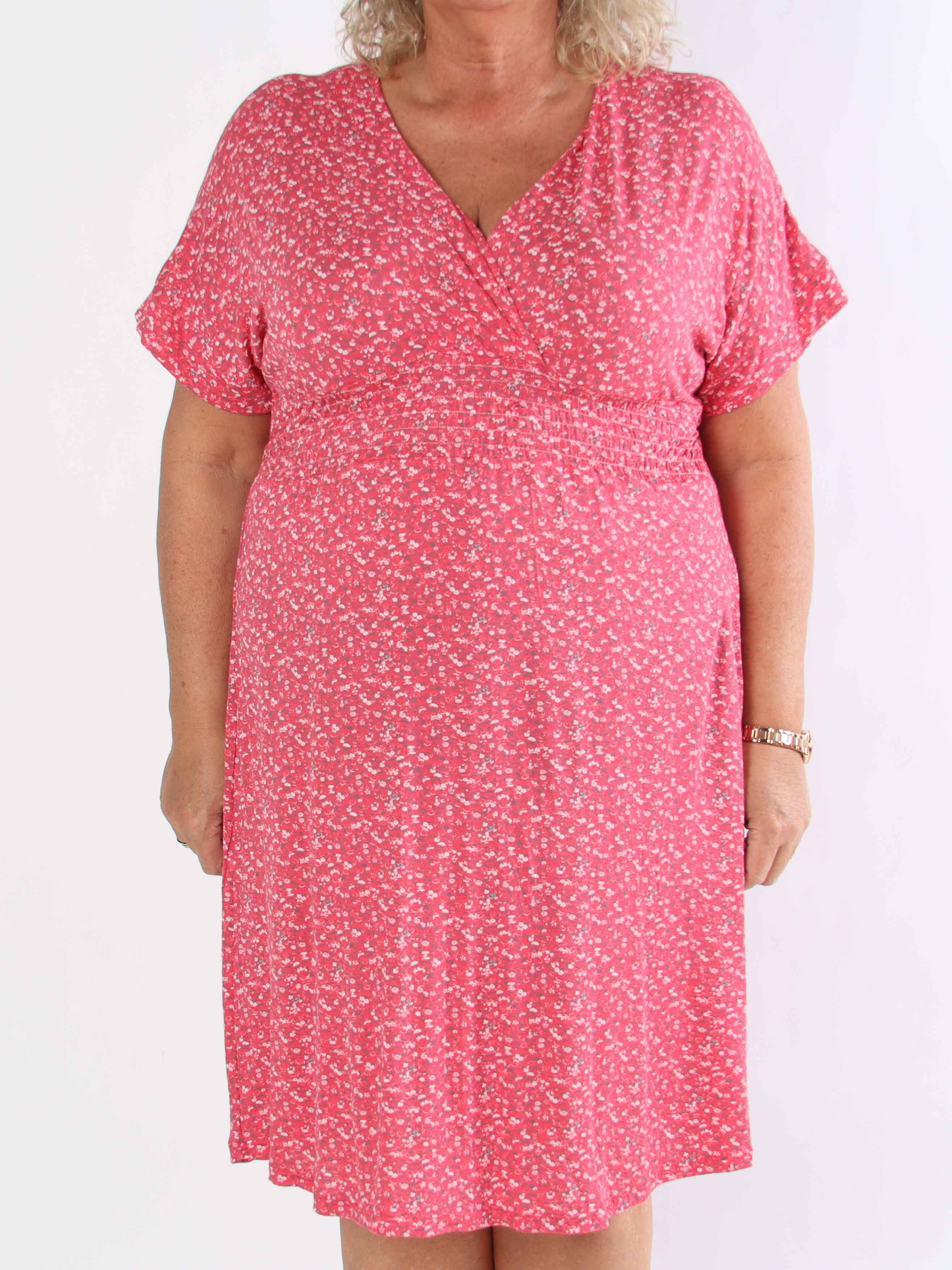 Maryam - Söt plus size klänning i mjuk viskos med blomstermönster