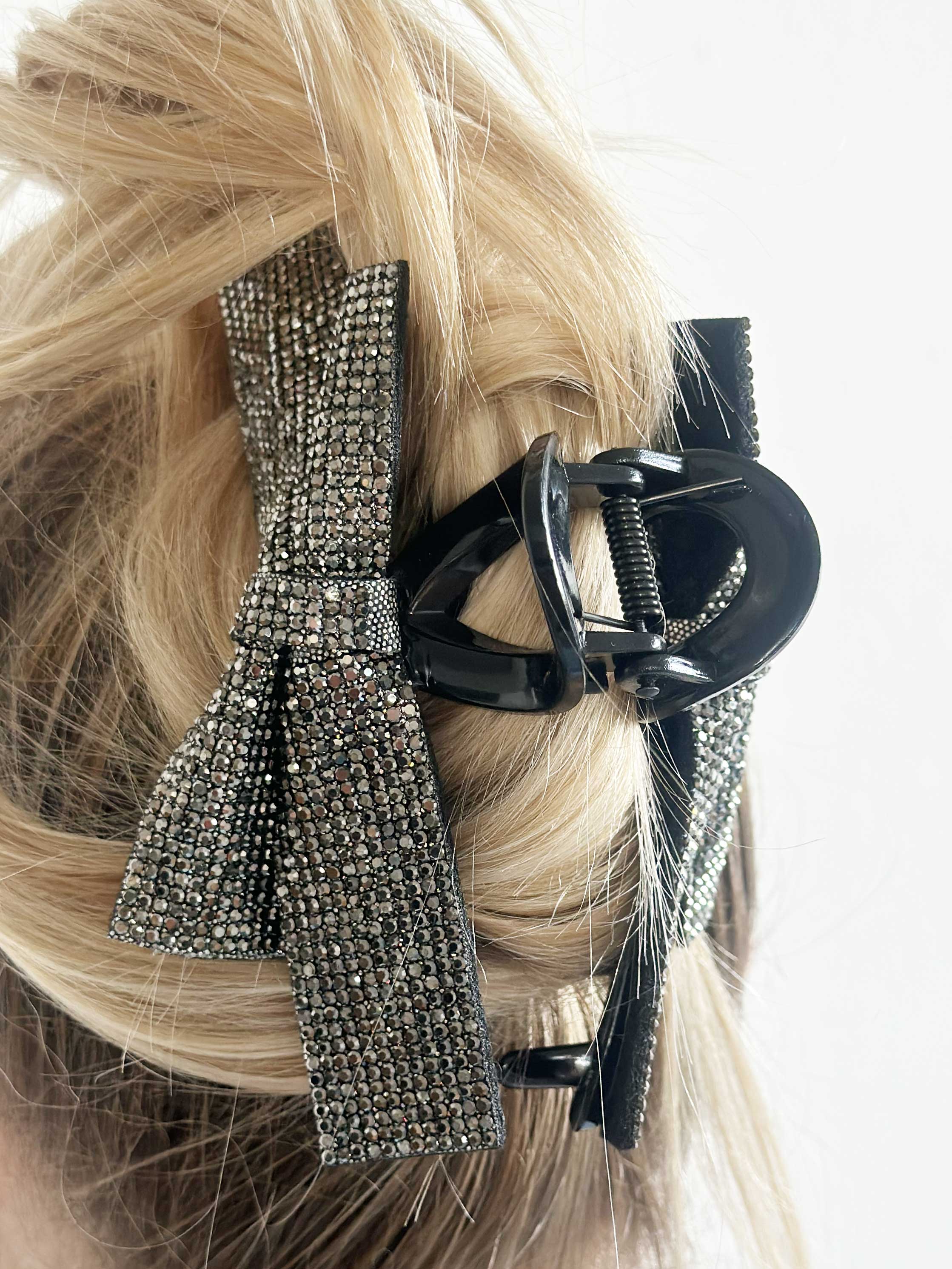 Madeleine - Stor rosettklämma med gjutning i imitation