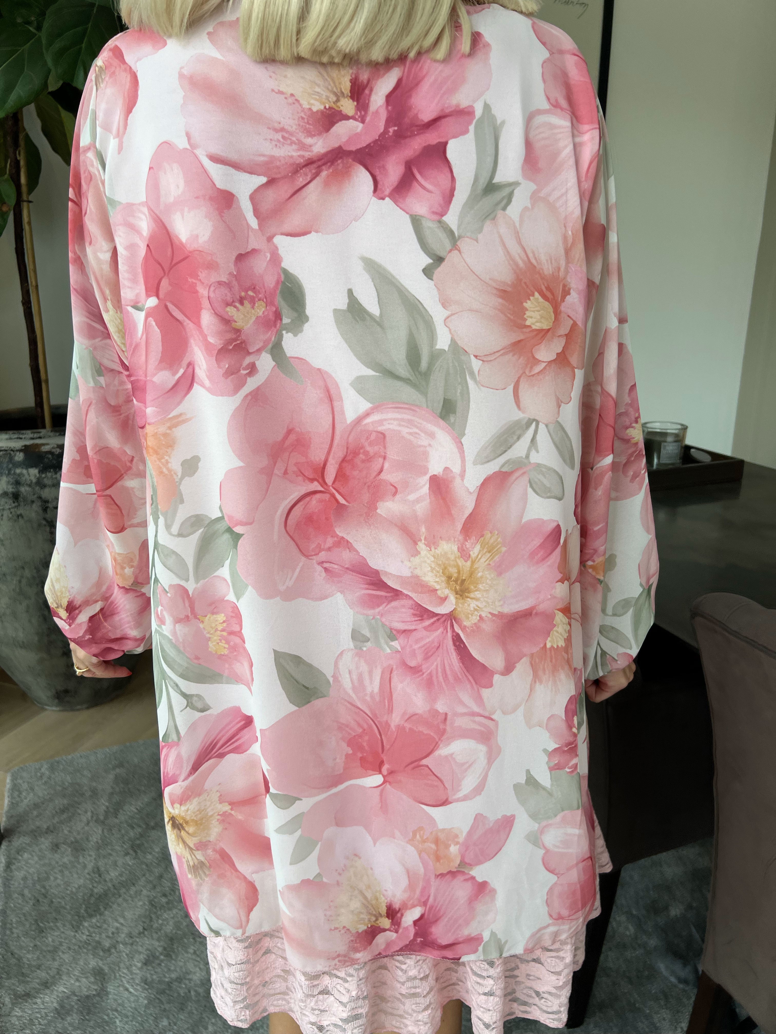 Lauren - Blommig chiffongklänning med tunika och spetskant