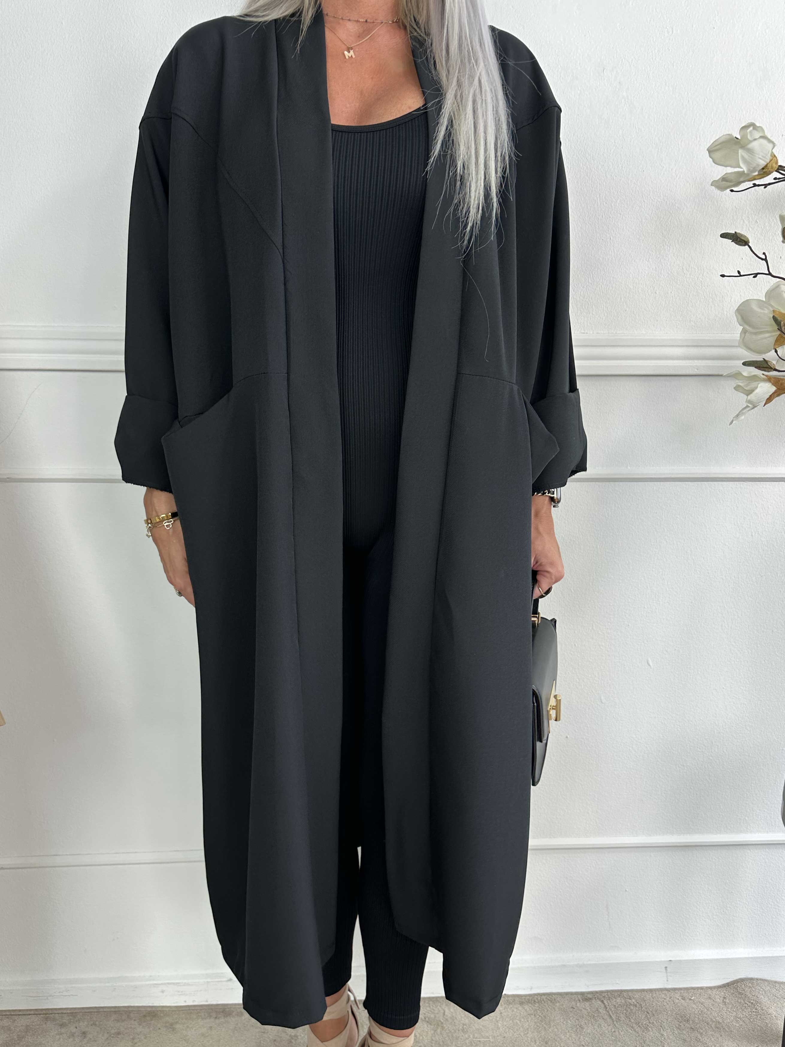 Annah Light - Oversized kappa med tydliga sömmar och fickor