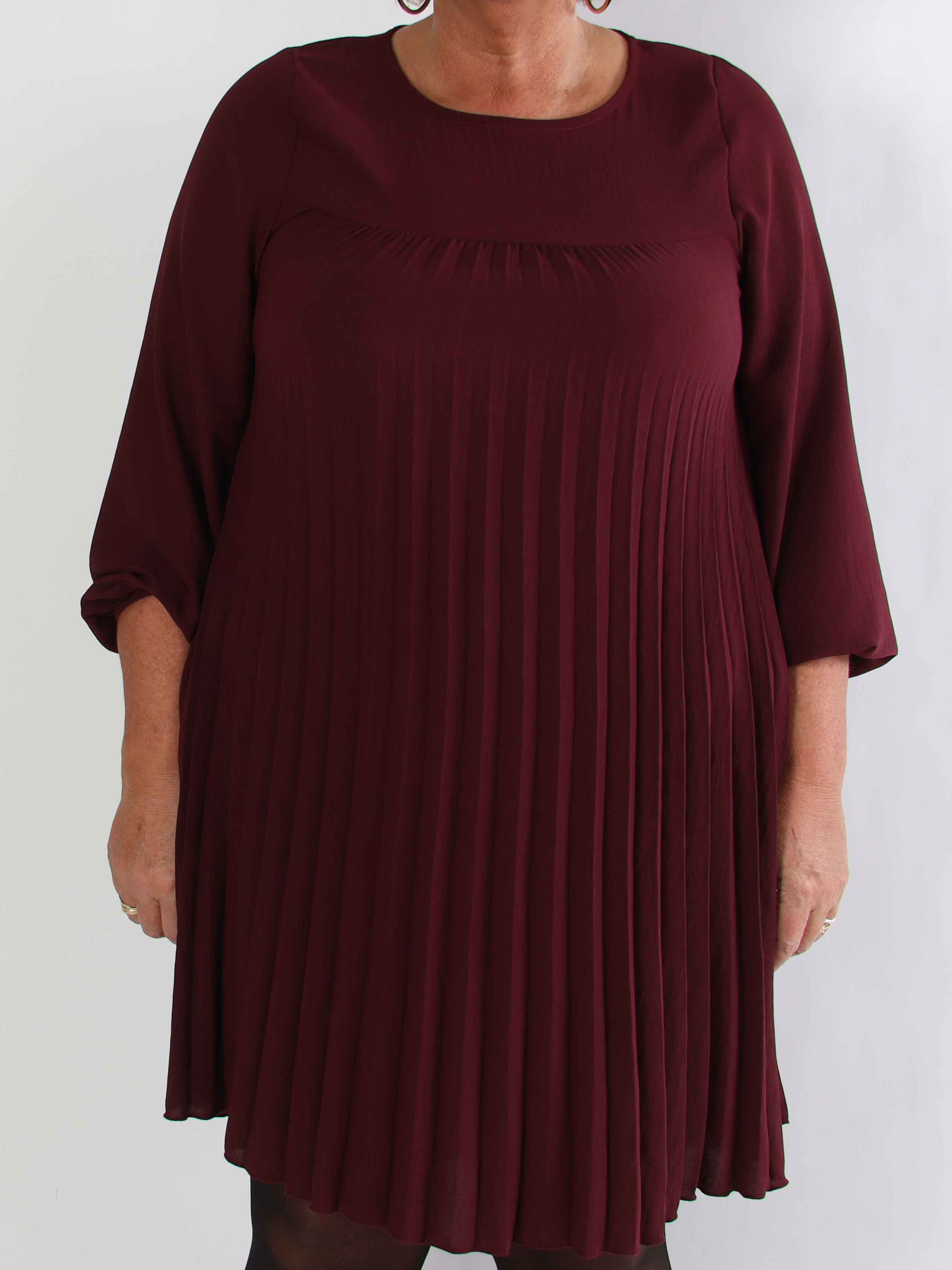 Nancy Short L/S - Plus size klänning med plissering och fickor