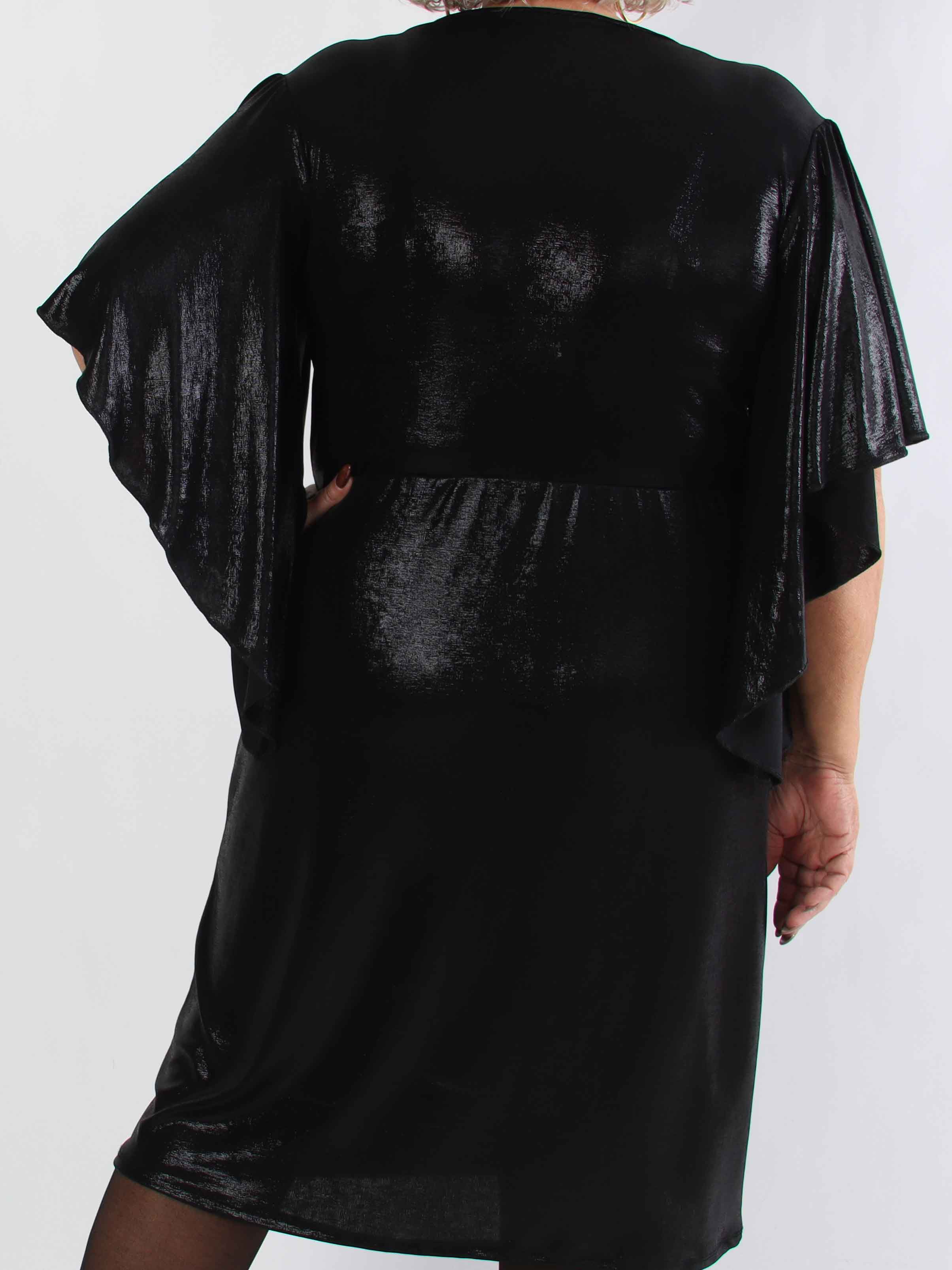 Safi - Elegant plus size klänning i glansigt material med söta ärmar