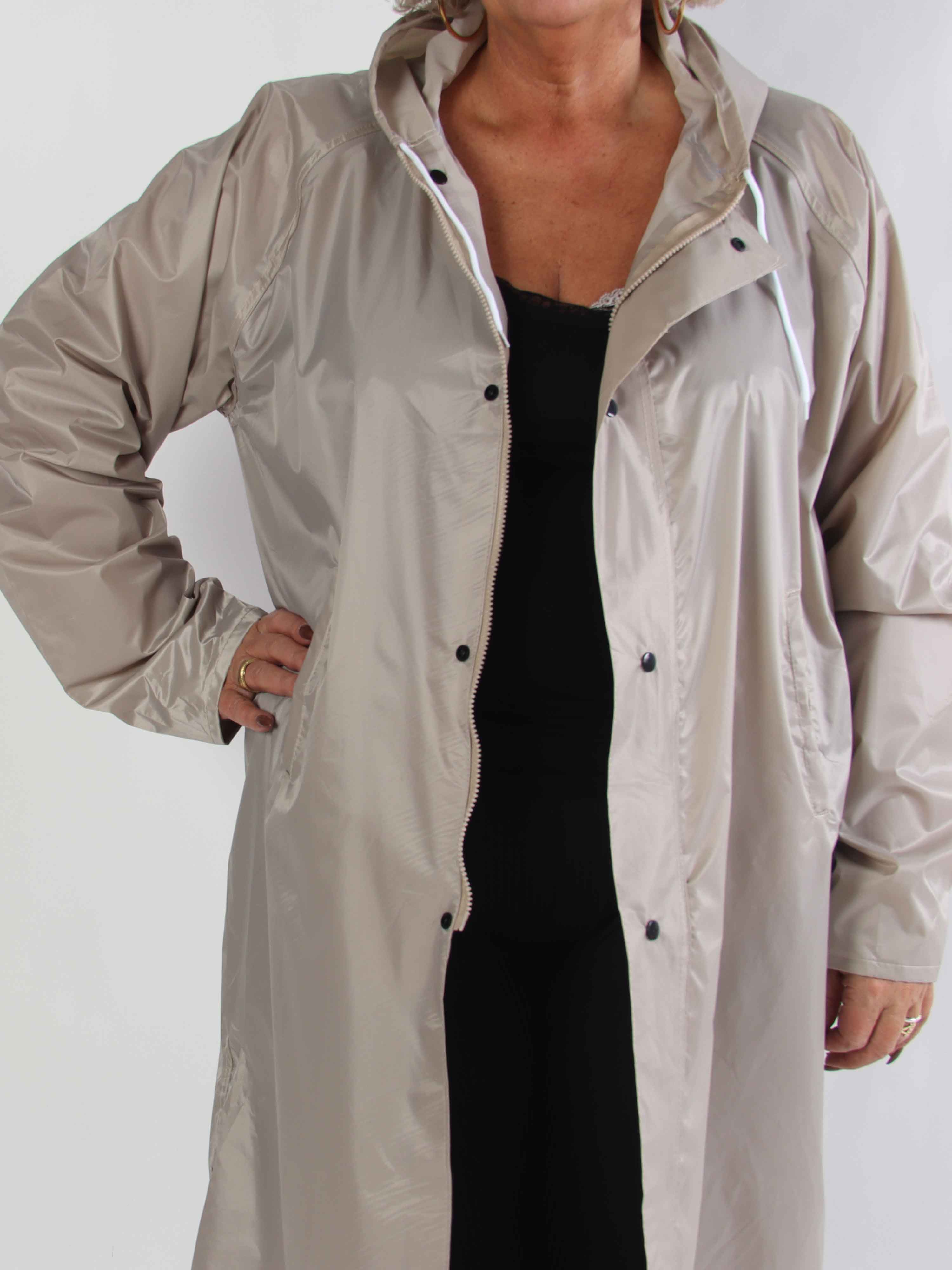 Reina - Plus size regnjacka med huva