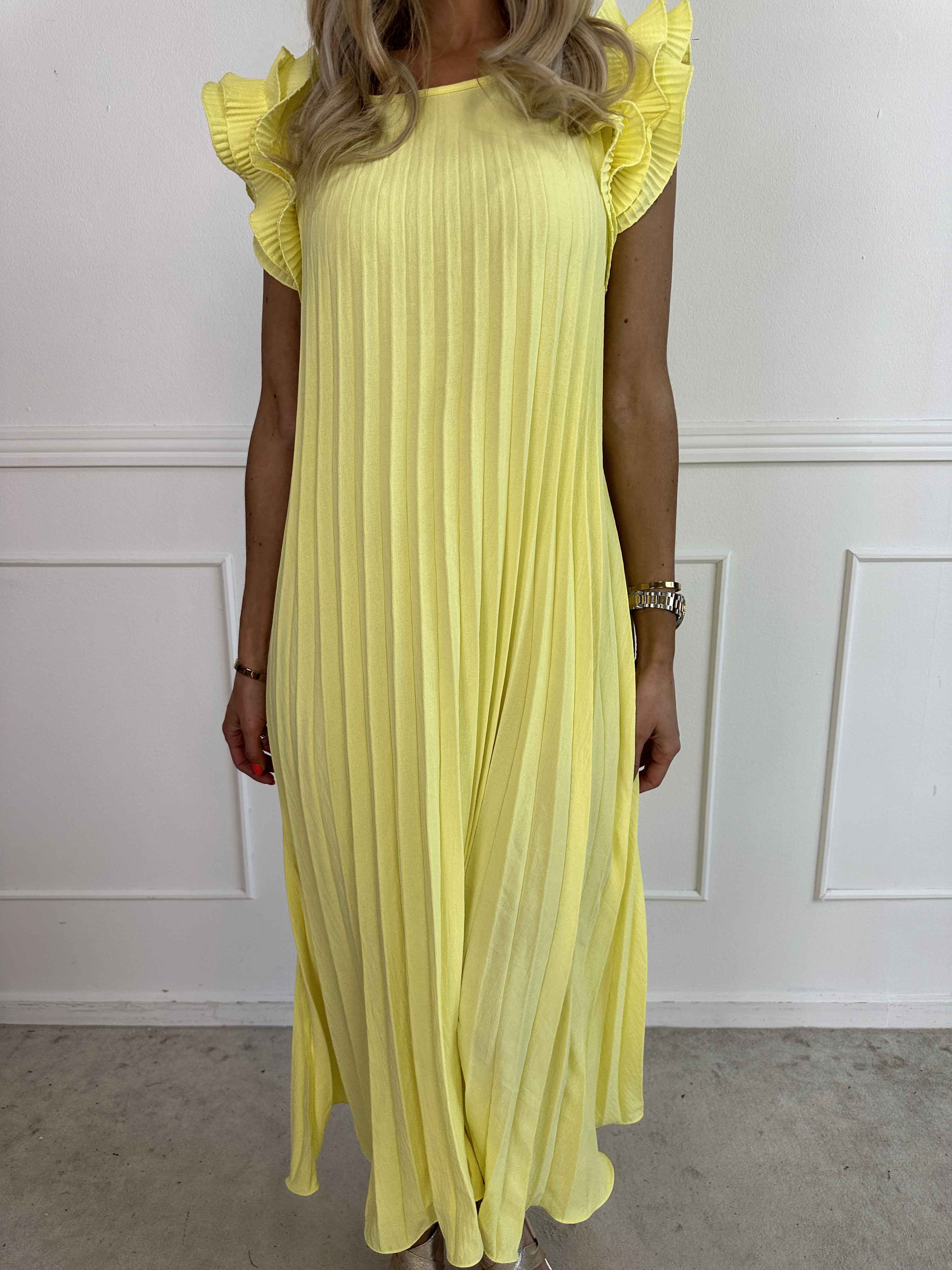 Zlata - Lång plisserad klänning med söta volangärmar