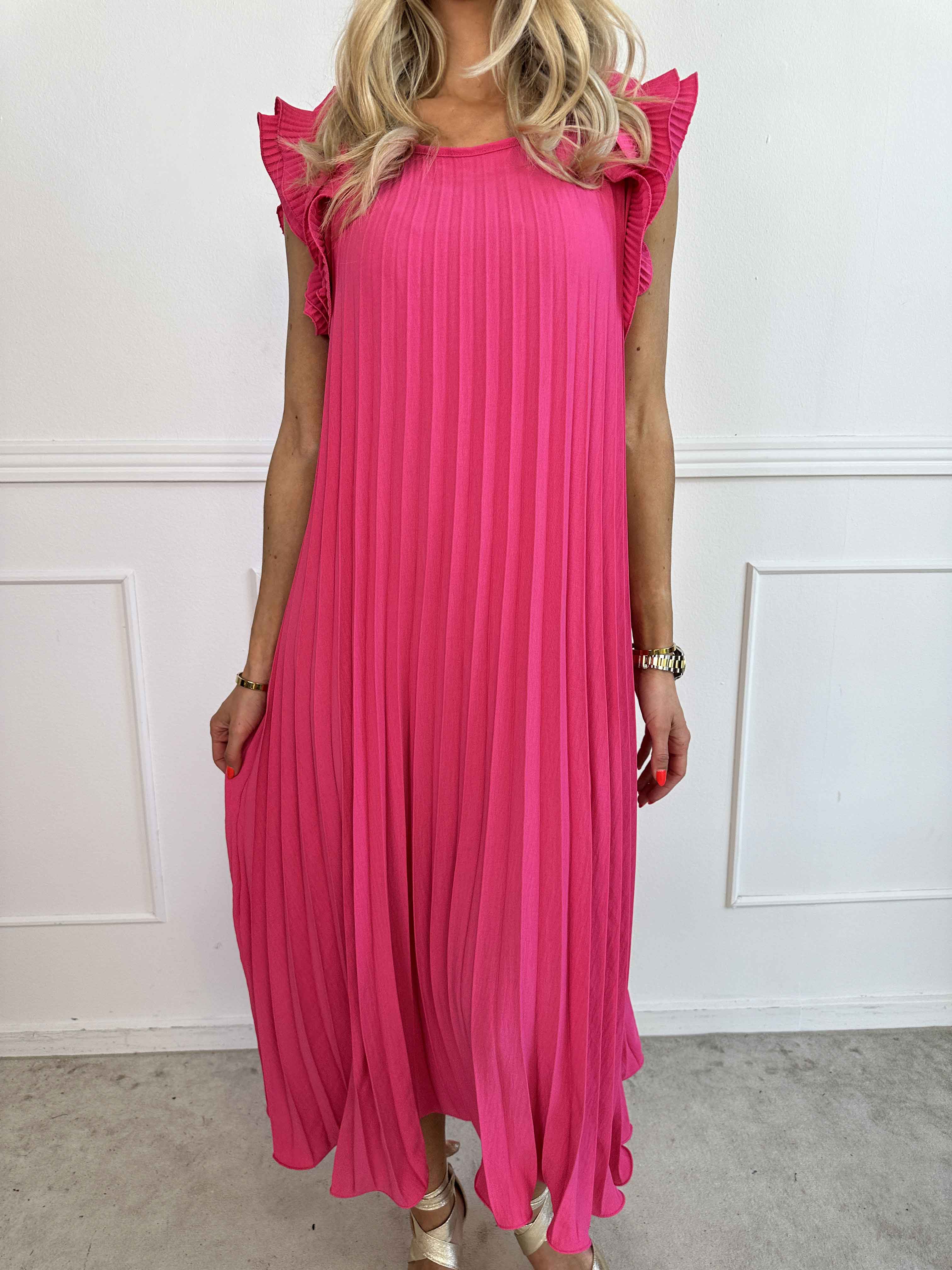 Zlata - Lång plisserad klänning med söta volangärmar