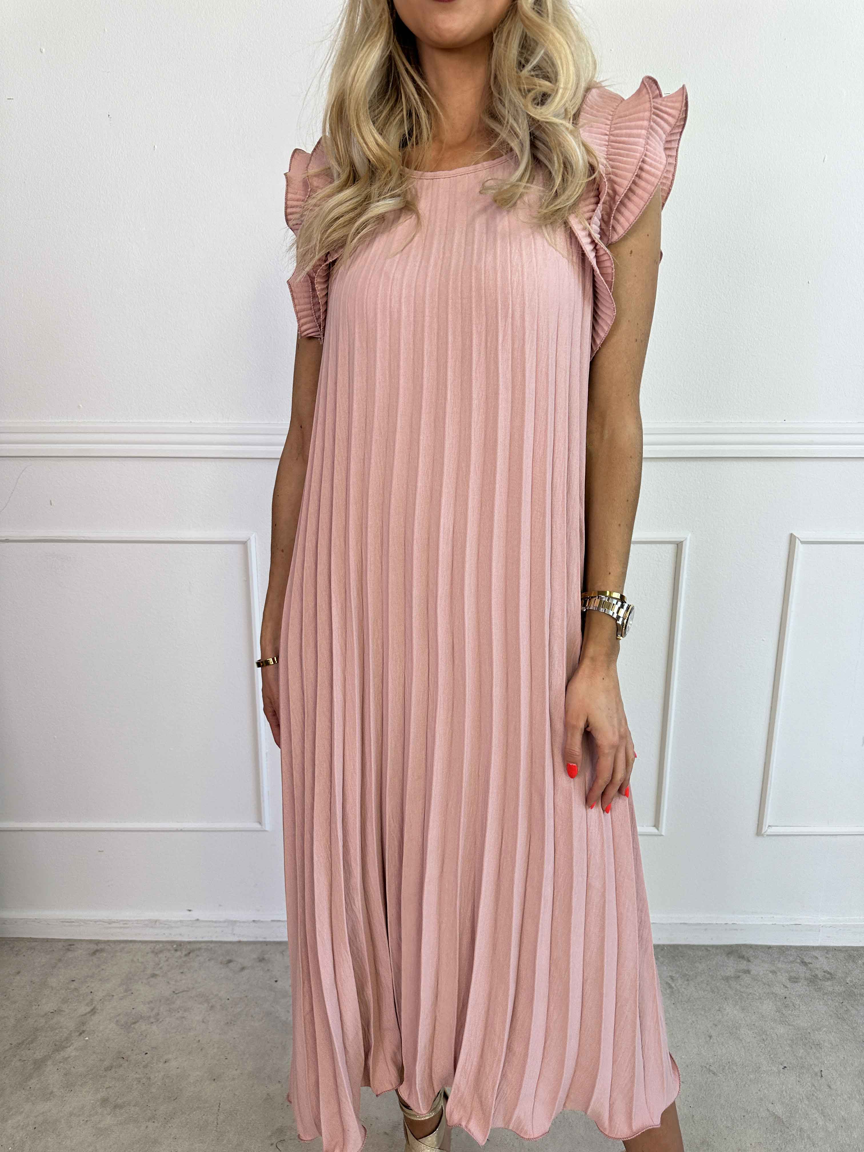 Zlata - Lång plisserad klänning med söta volangärmar