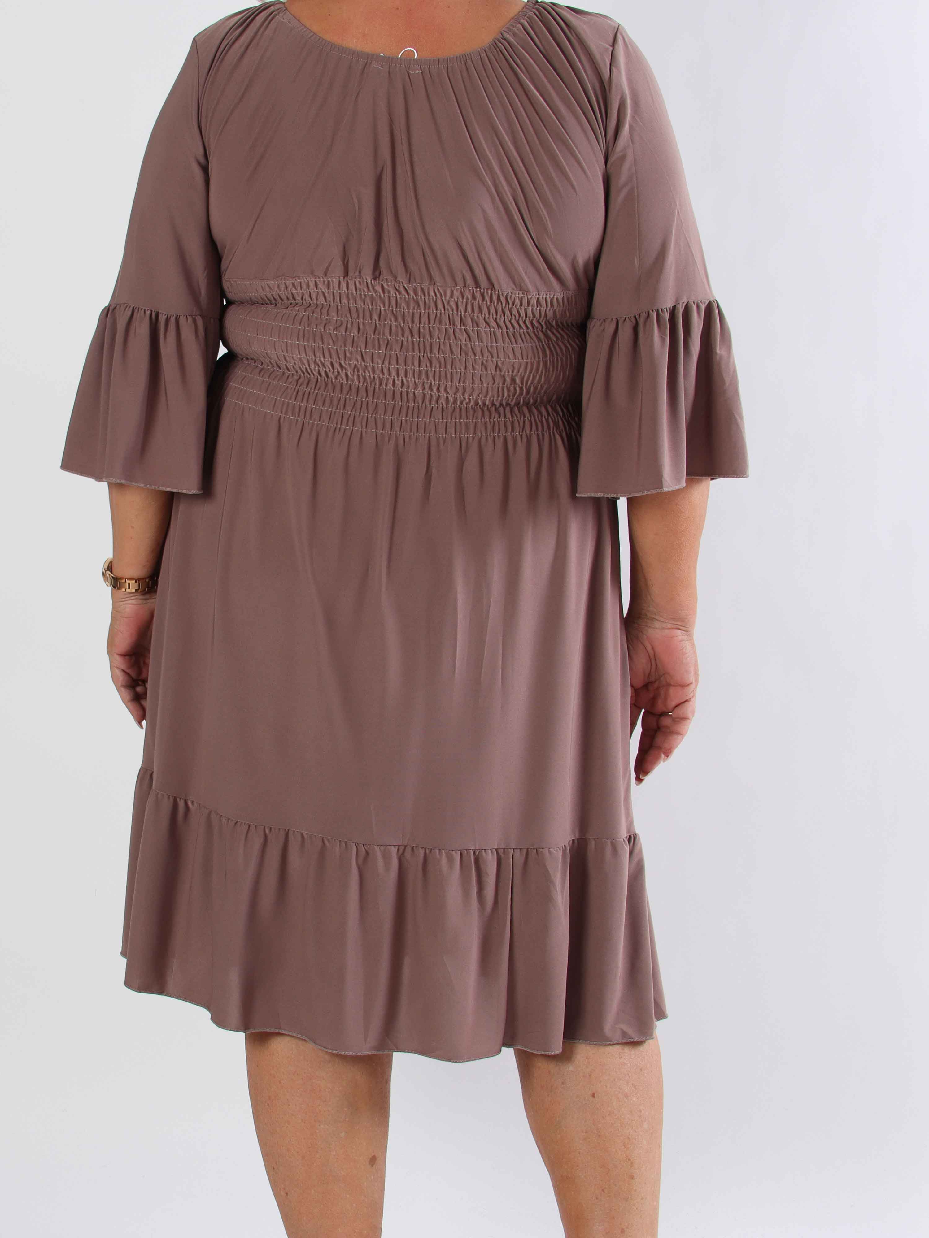 Flora Plain - Elastisk plus size klänning med resår och volang på ärmen