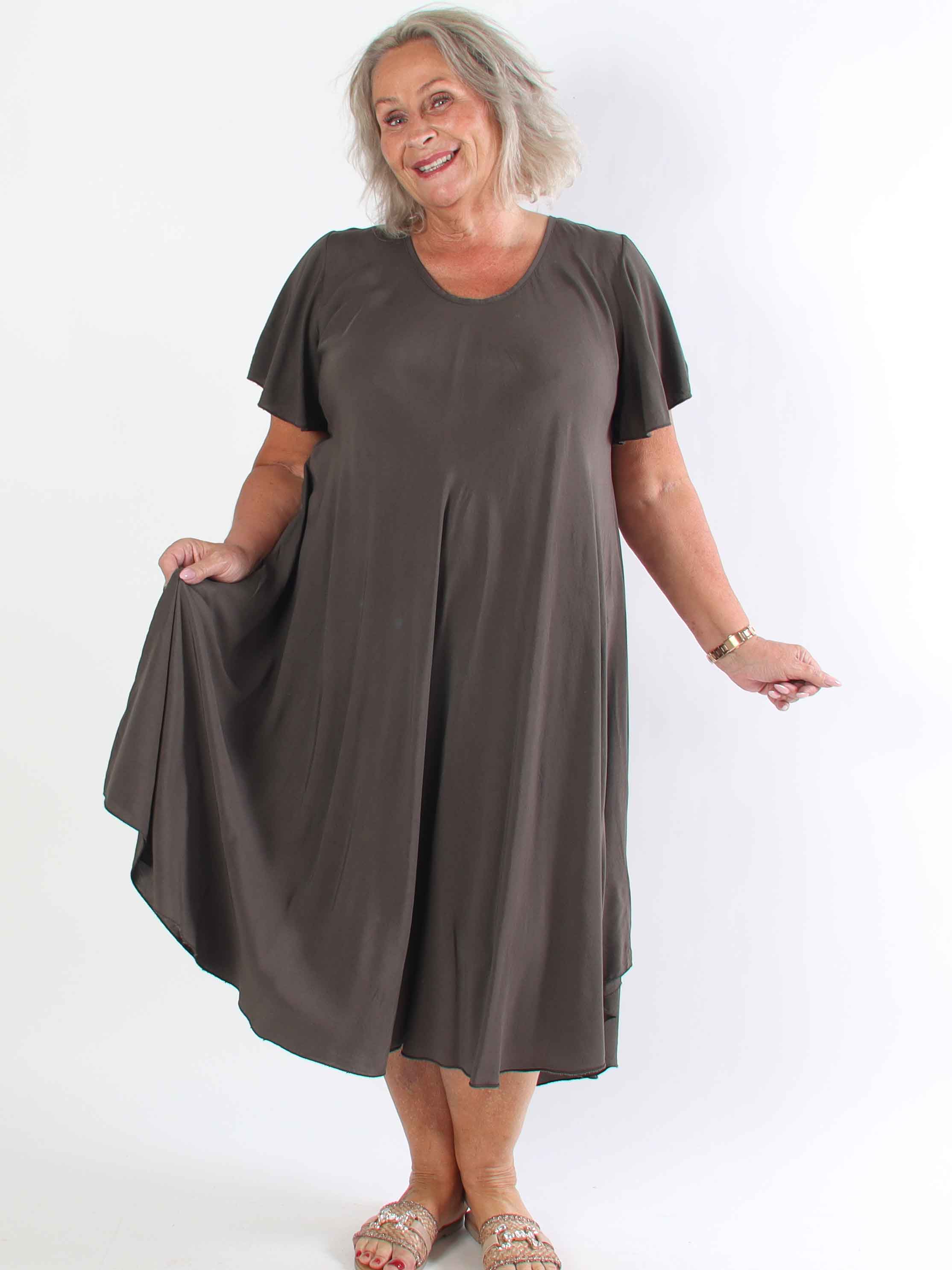 Laneira - Lång plus size klänning i viskos och A-form