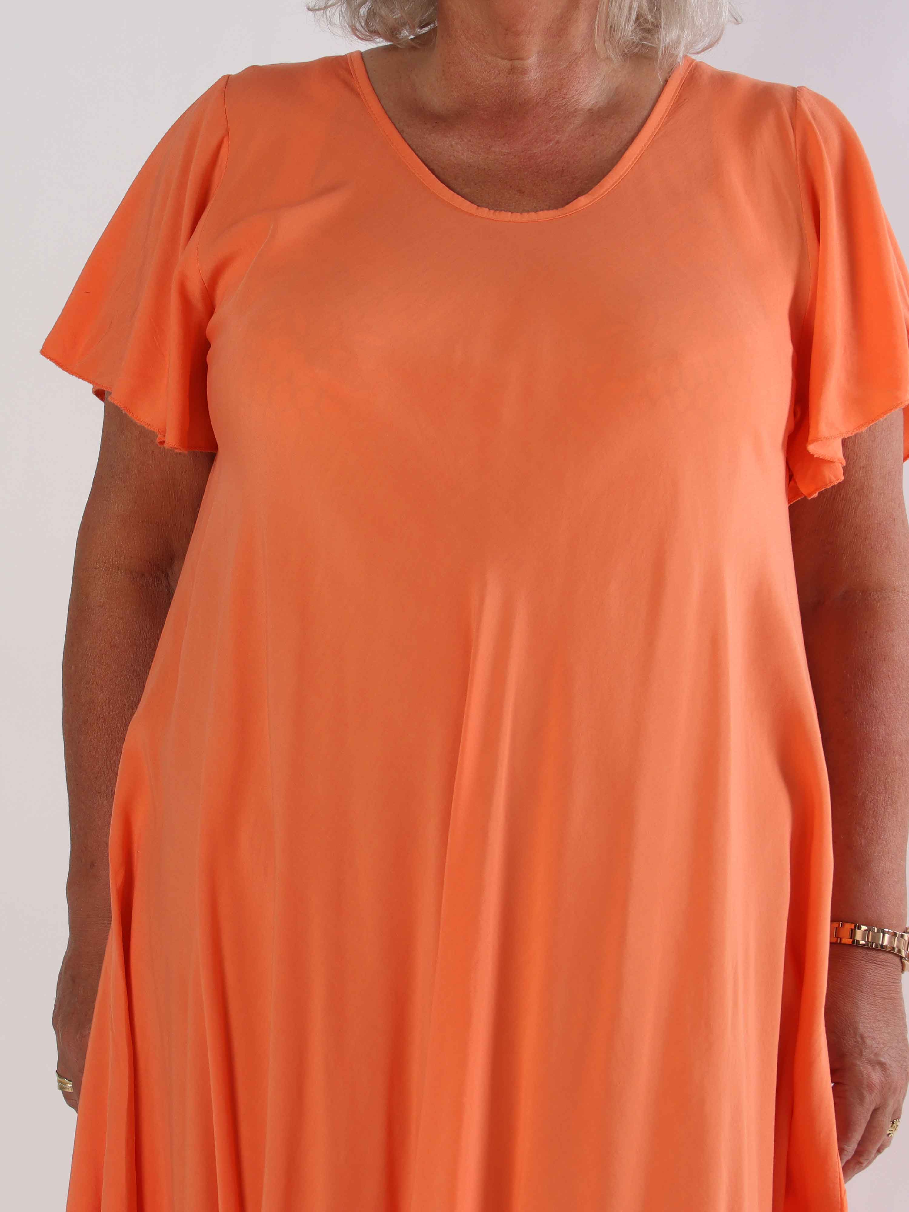 Laneira - Lång plus size klänning i viskos och A-form