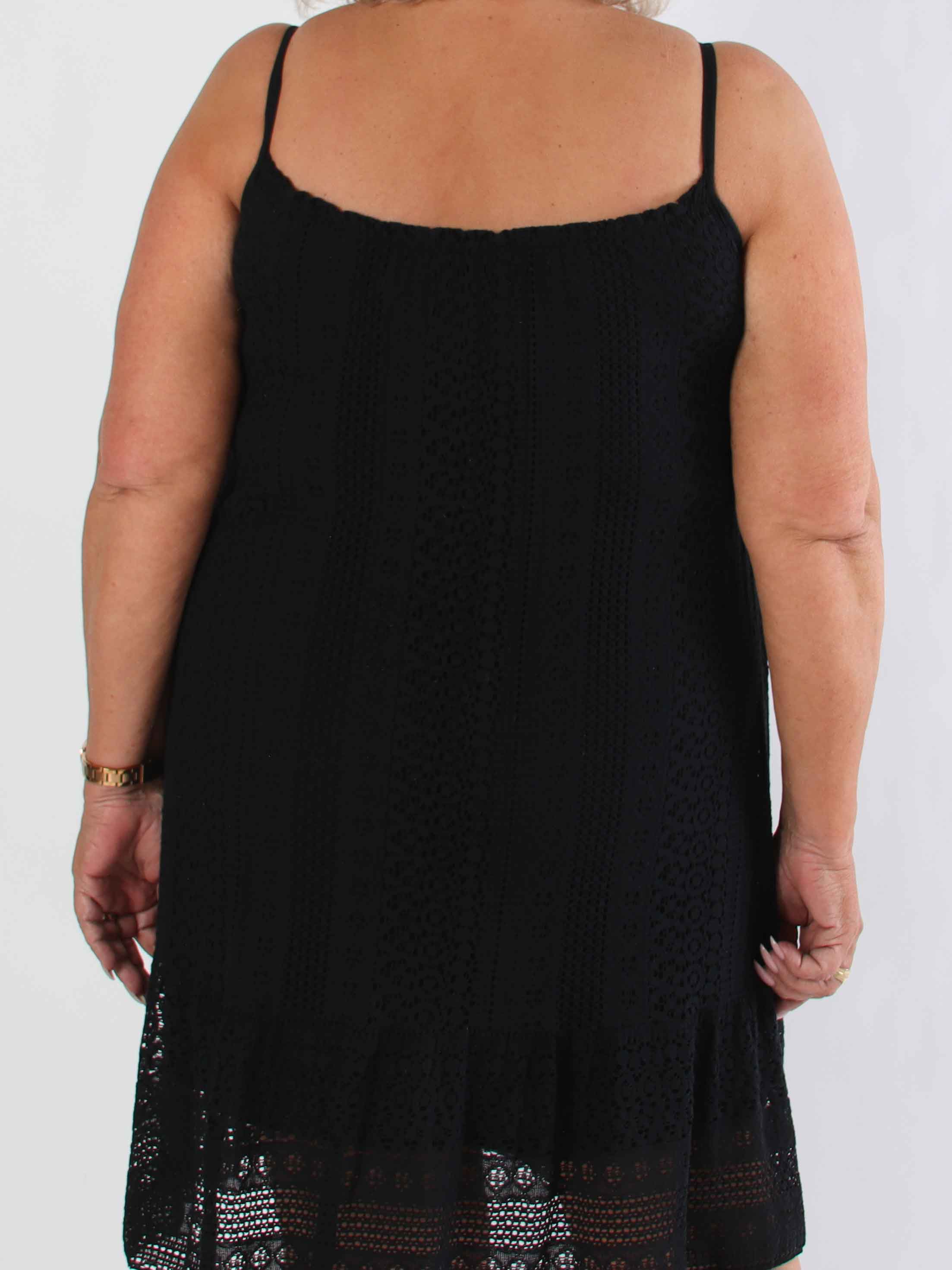 Galateia - Plus size axelremsklänning i mjuk spets i bomull