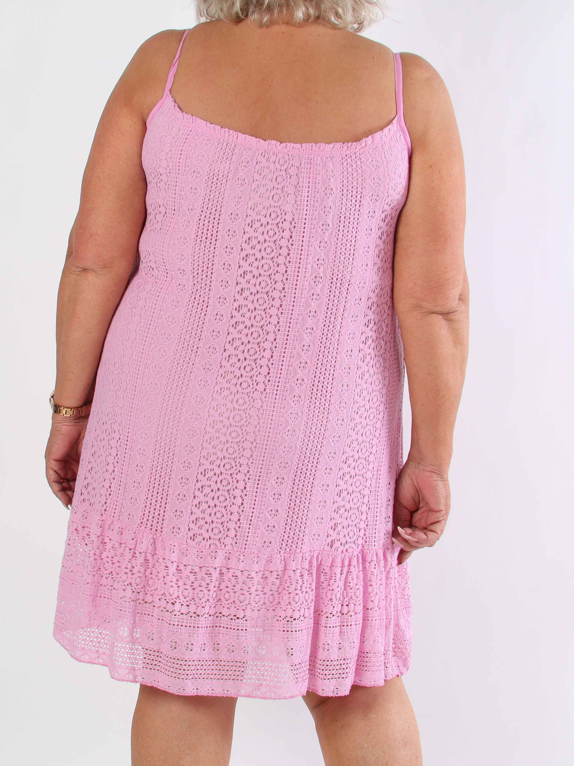 Galateia - Plus size axelremsklänning i mjuk spets i bomull