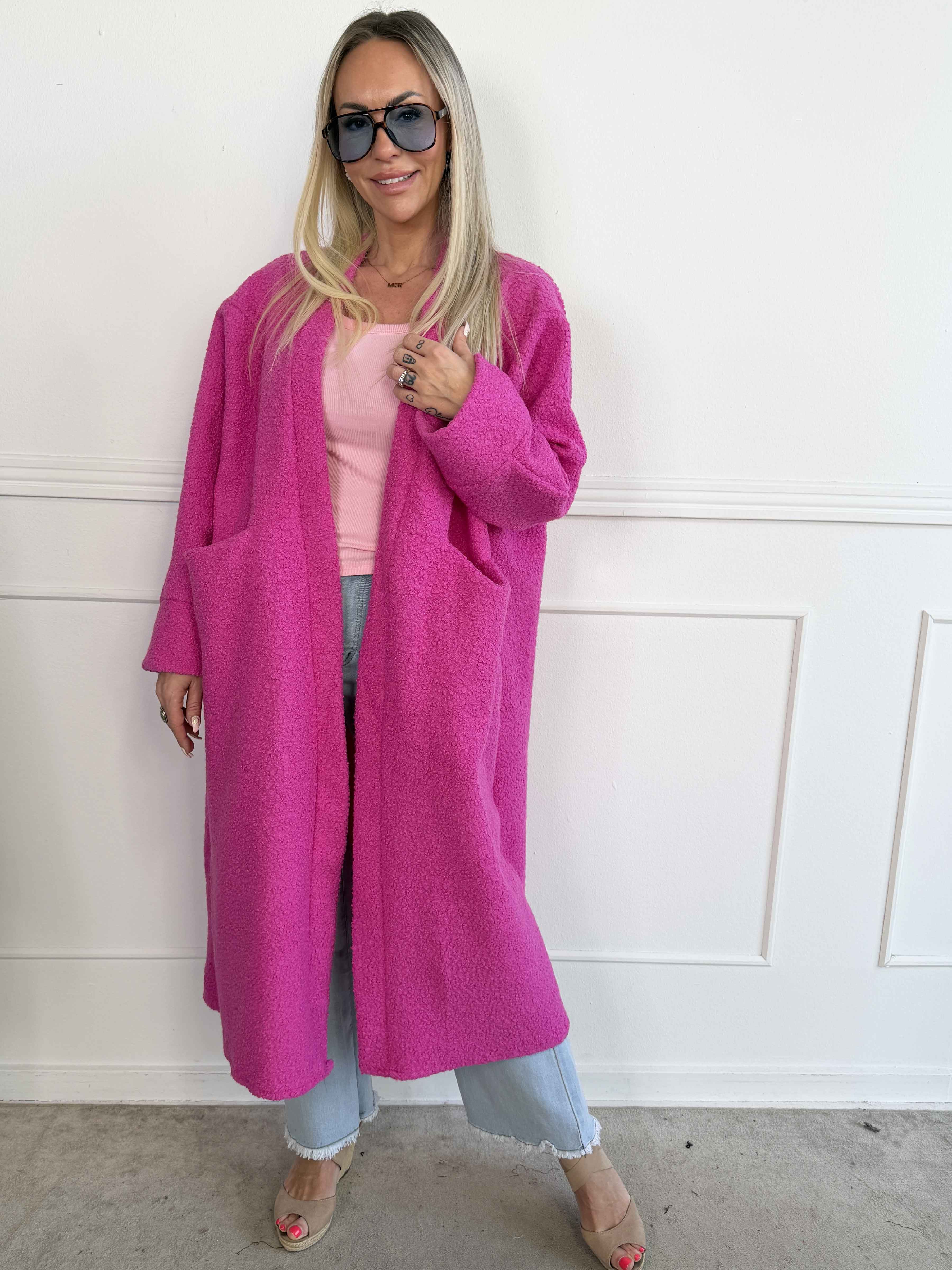 Annah Teddy - Plus size kappa i mjukt teddytyg med synliga sömmar och stora fickor