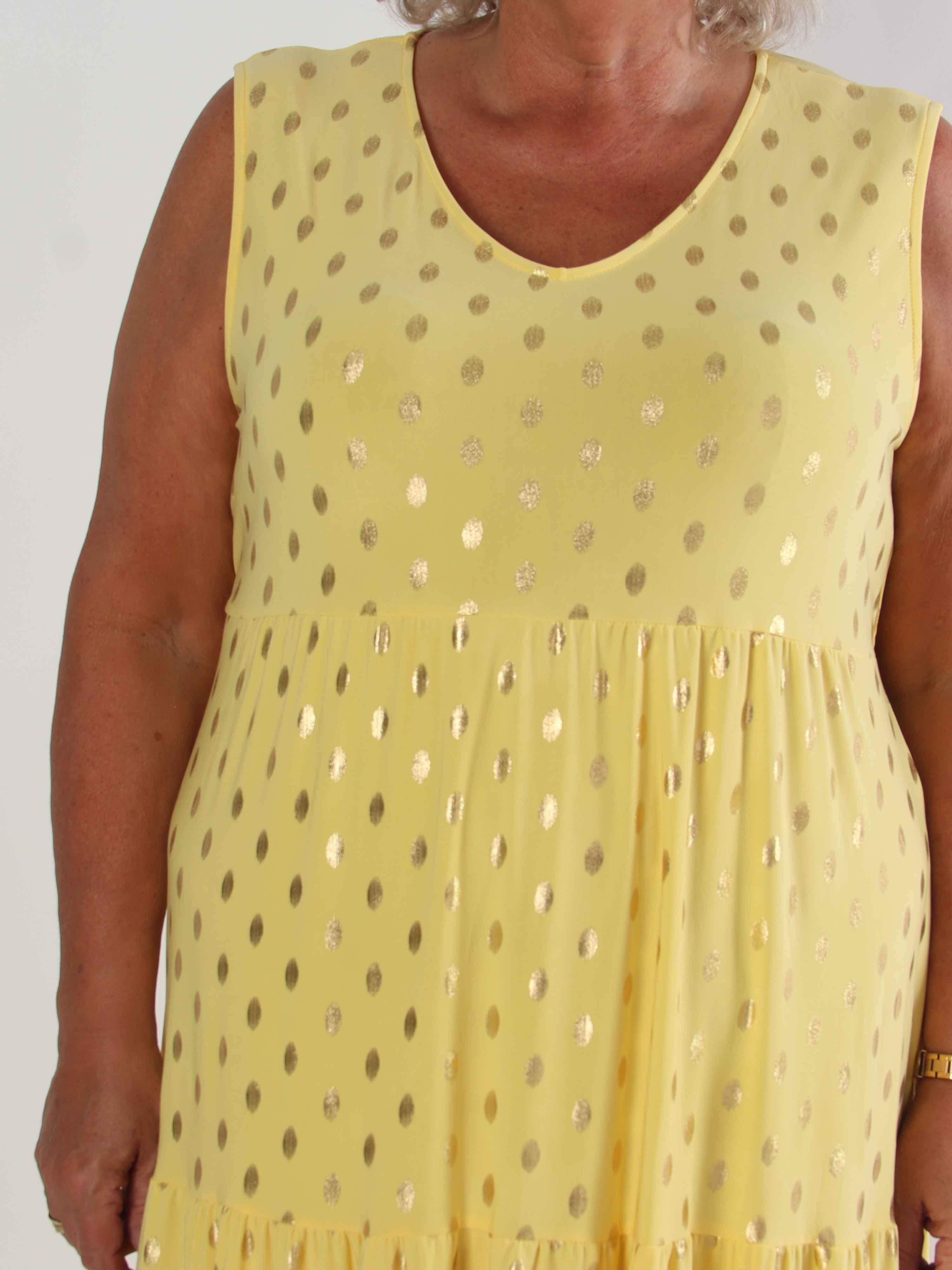 Karini Gold - Lång elastisk plus size klänning med prickar i guld