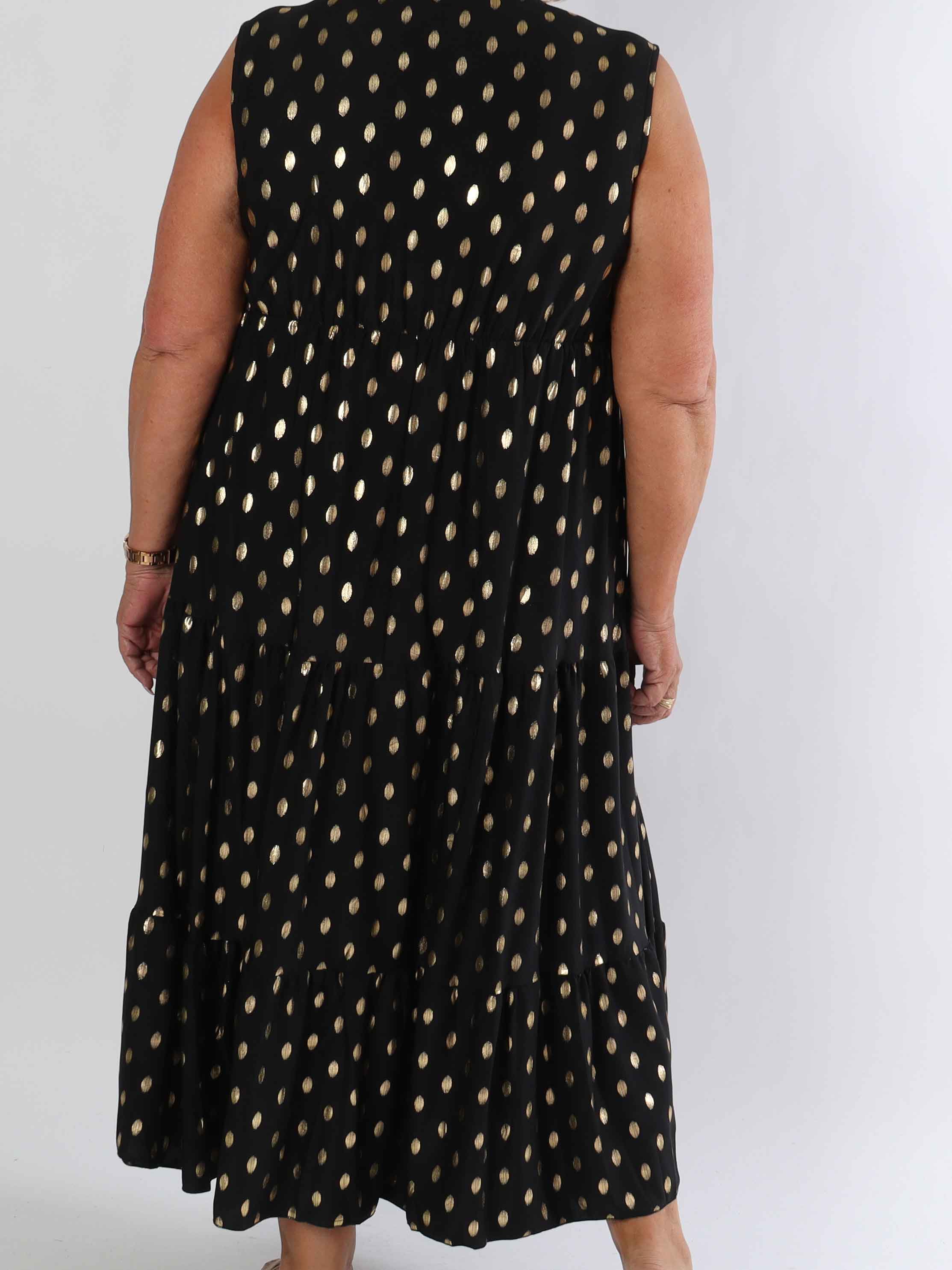 Karini Gold - Lång elastisk plus size klänning med prickar i guld