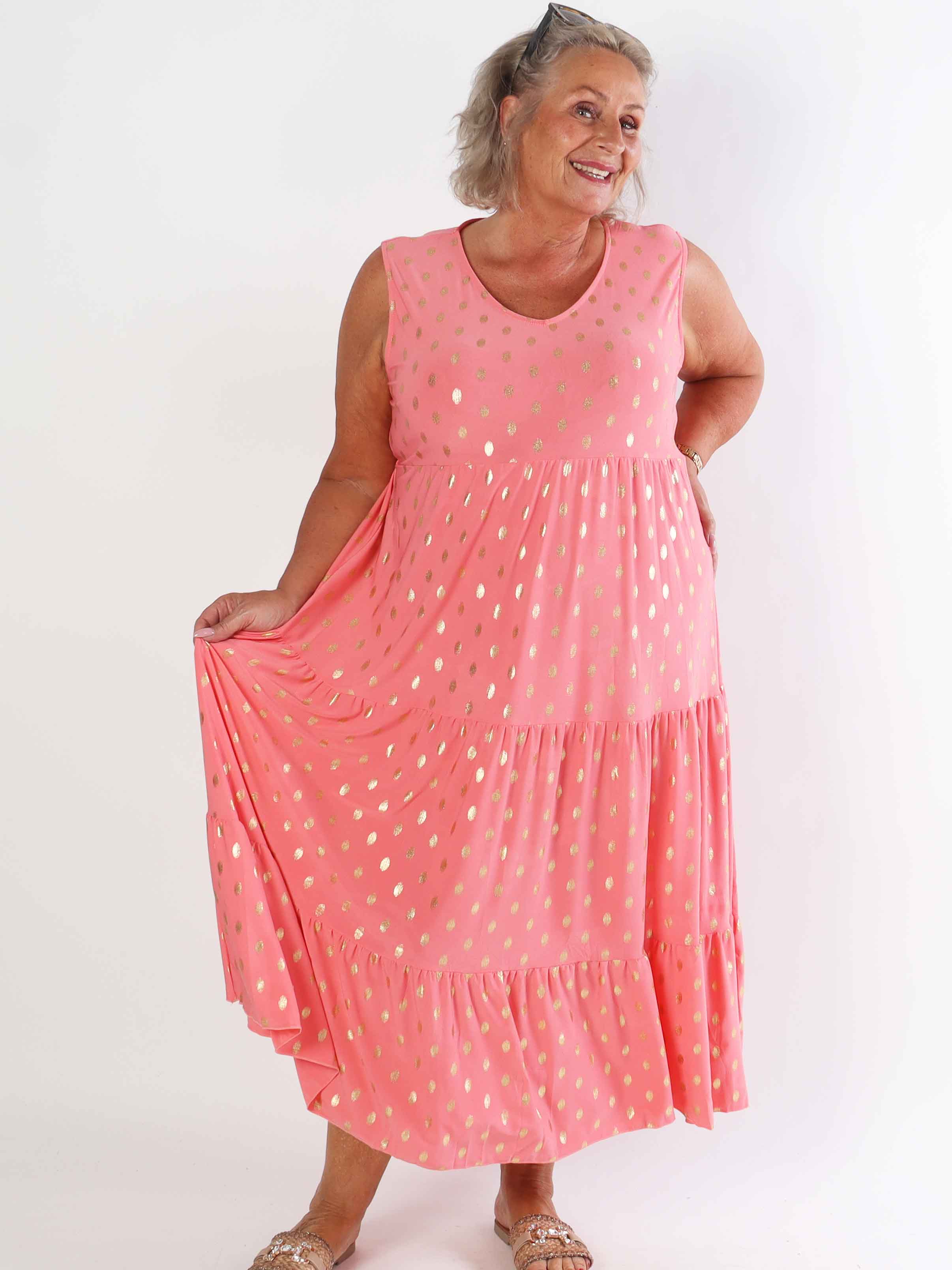 Karini Gold - Lång elastisk plus size klänning med prickar i guld