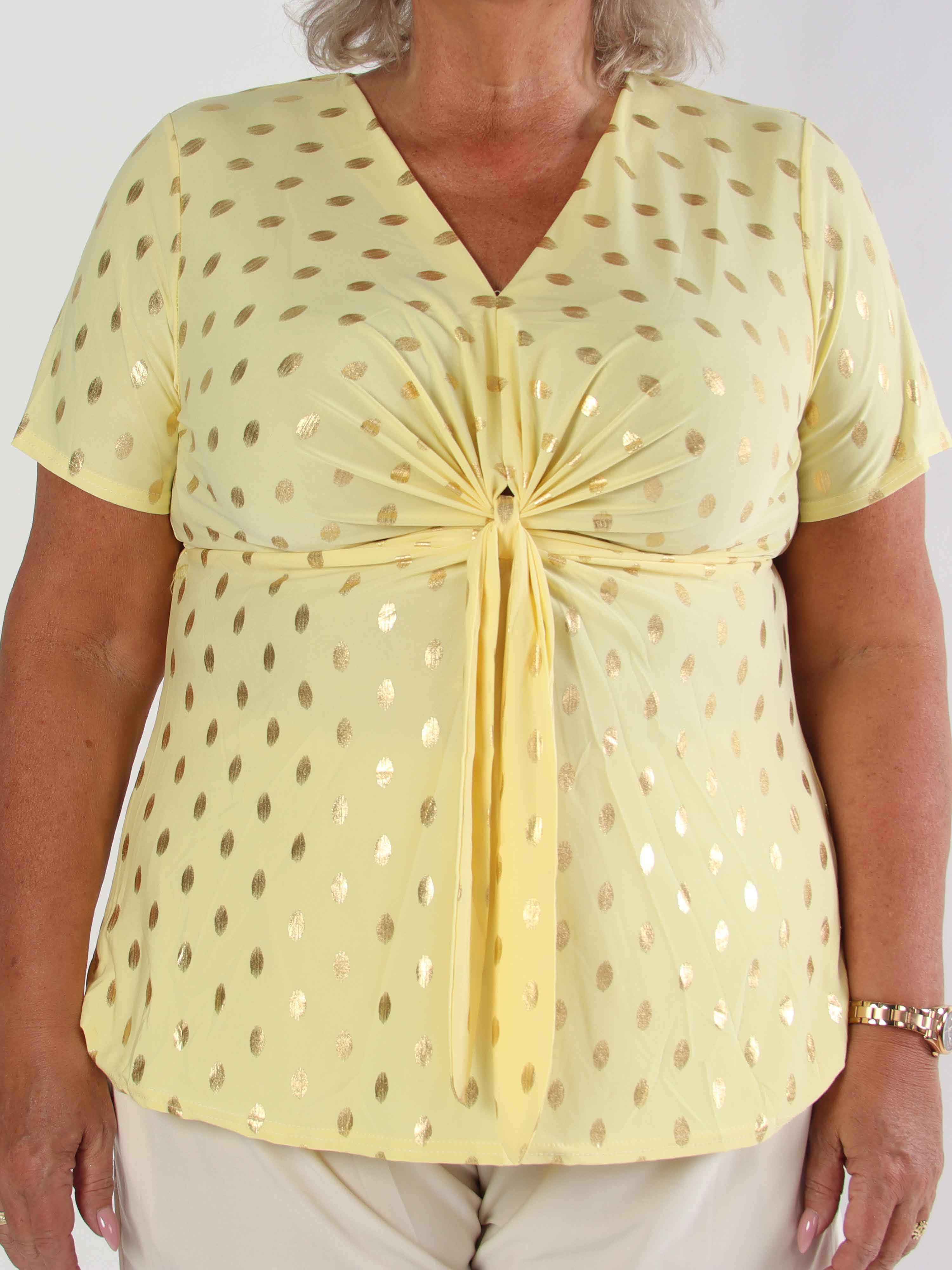 Molly Dot Shirt - Elastisk plus size blus med fin knytdetalj framtill