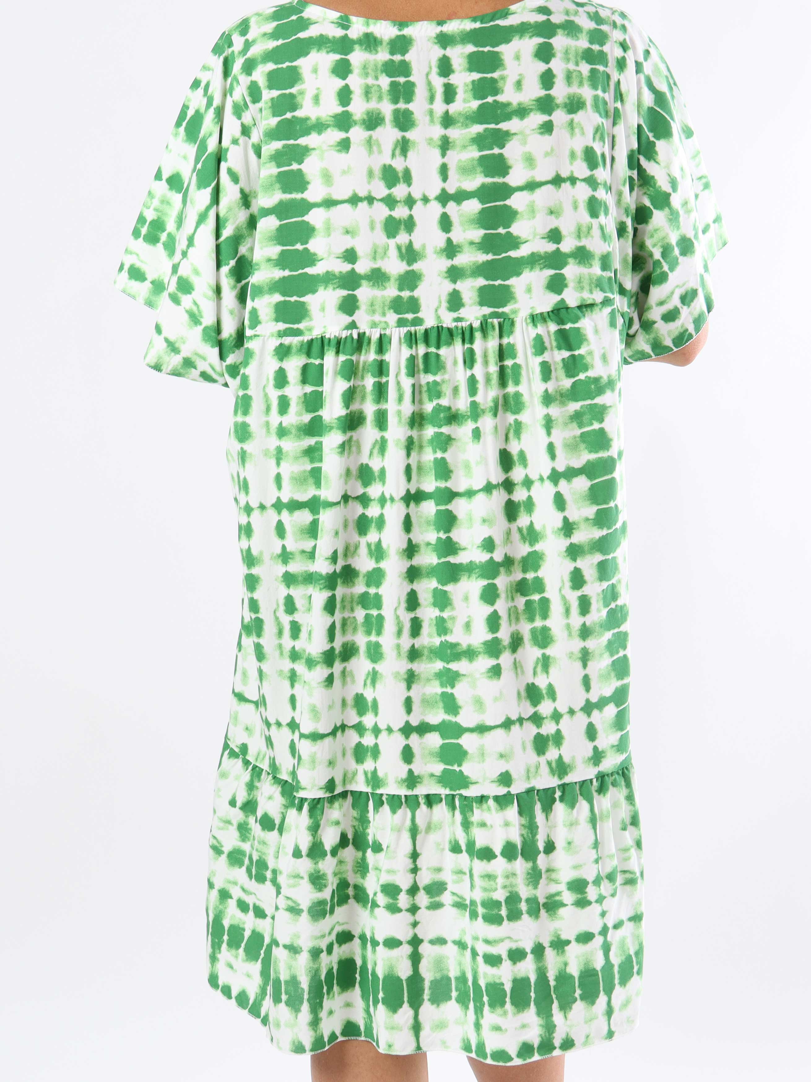 Lyon - Söt plus size-klänning i viskos med batikmönster