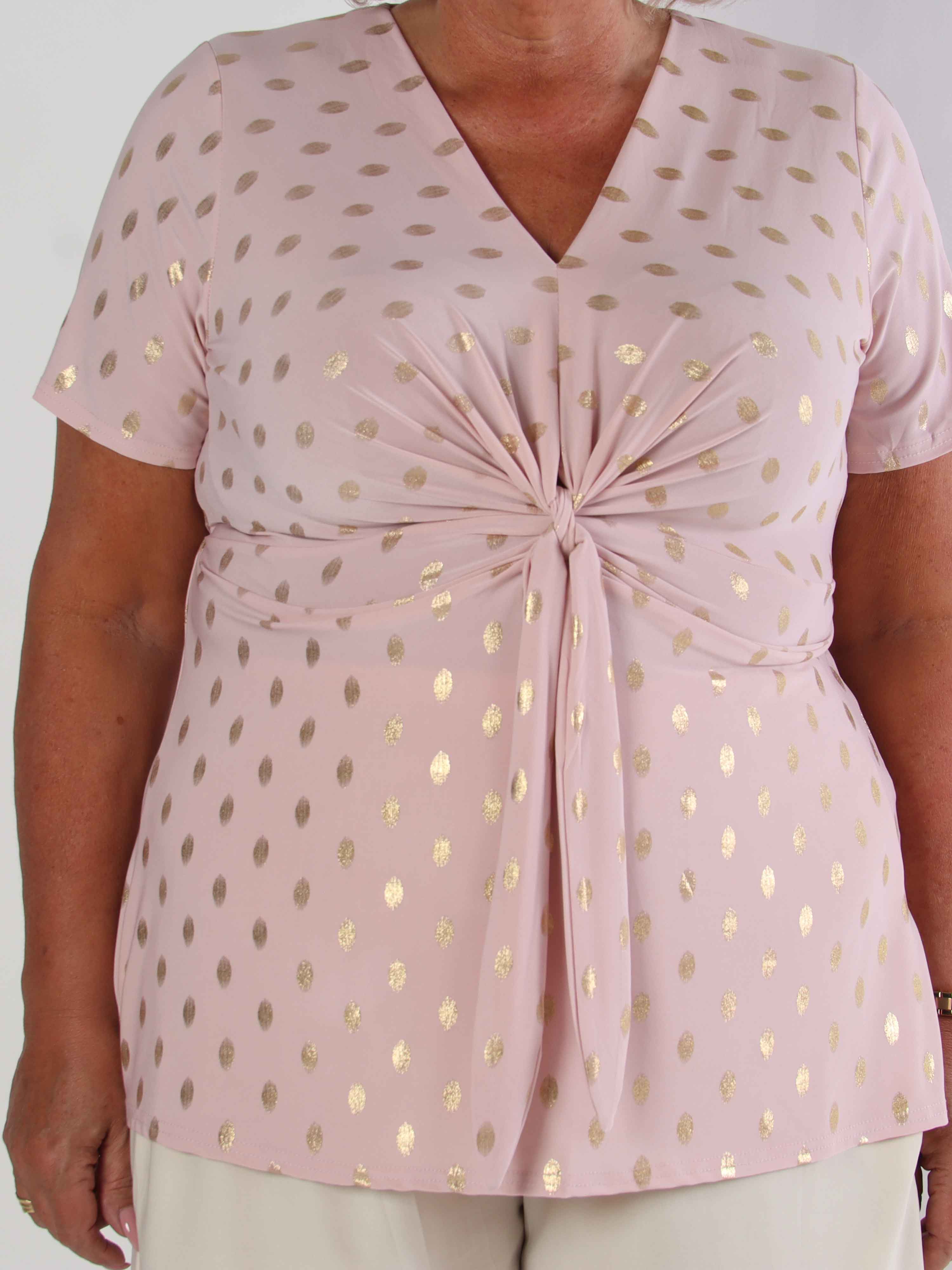 Molly Dot Shirt - Elastisk plus size blus med fin knytdetalj framtill