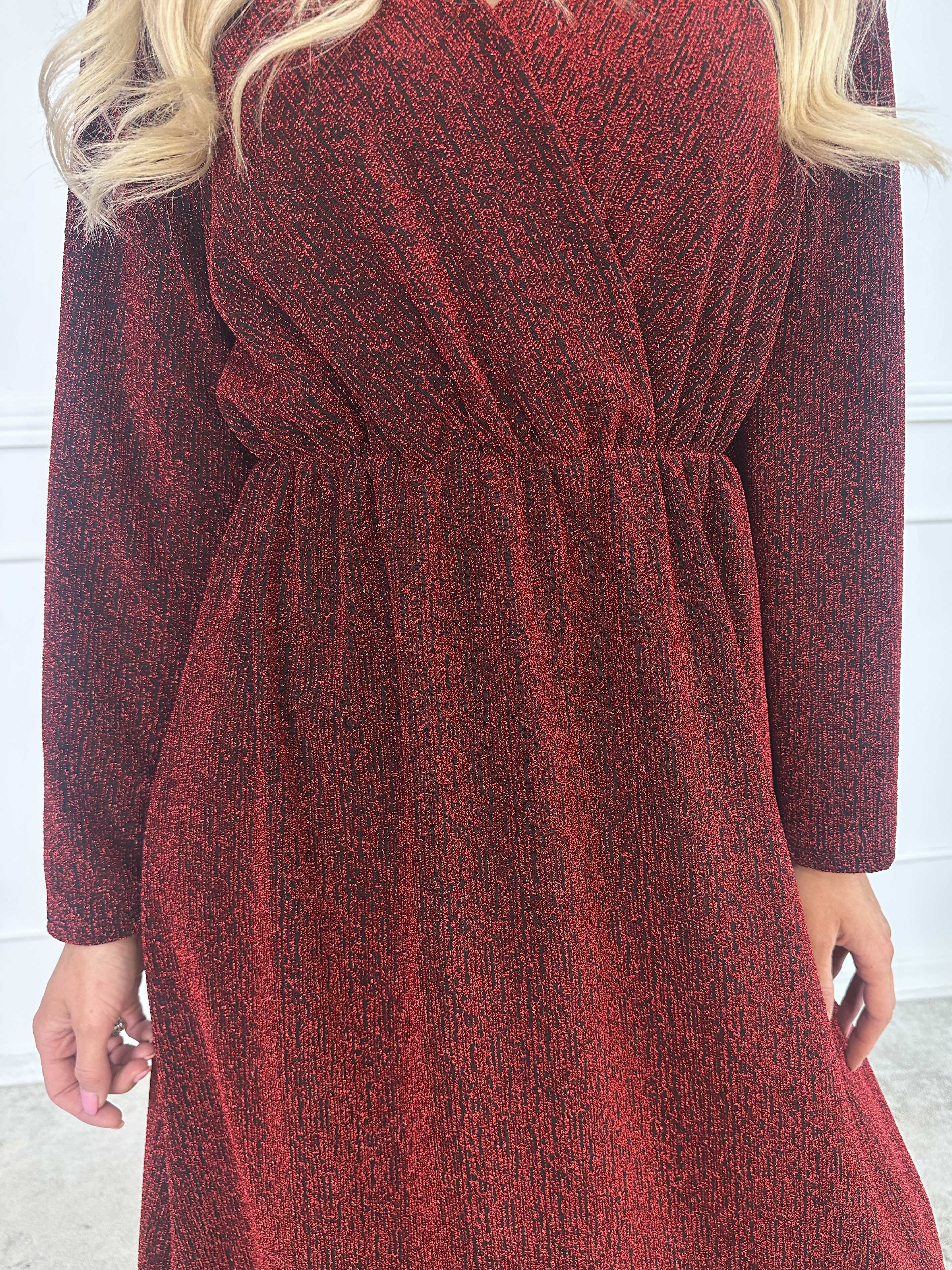 Lina - Söt festklänning med glittertråd och elegant korsdetalj vid bysten