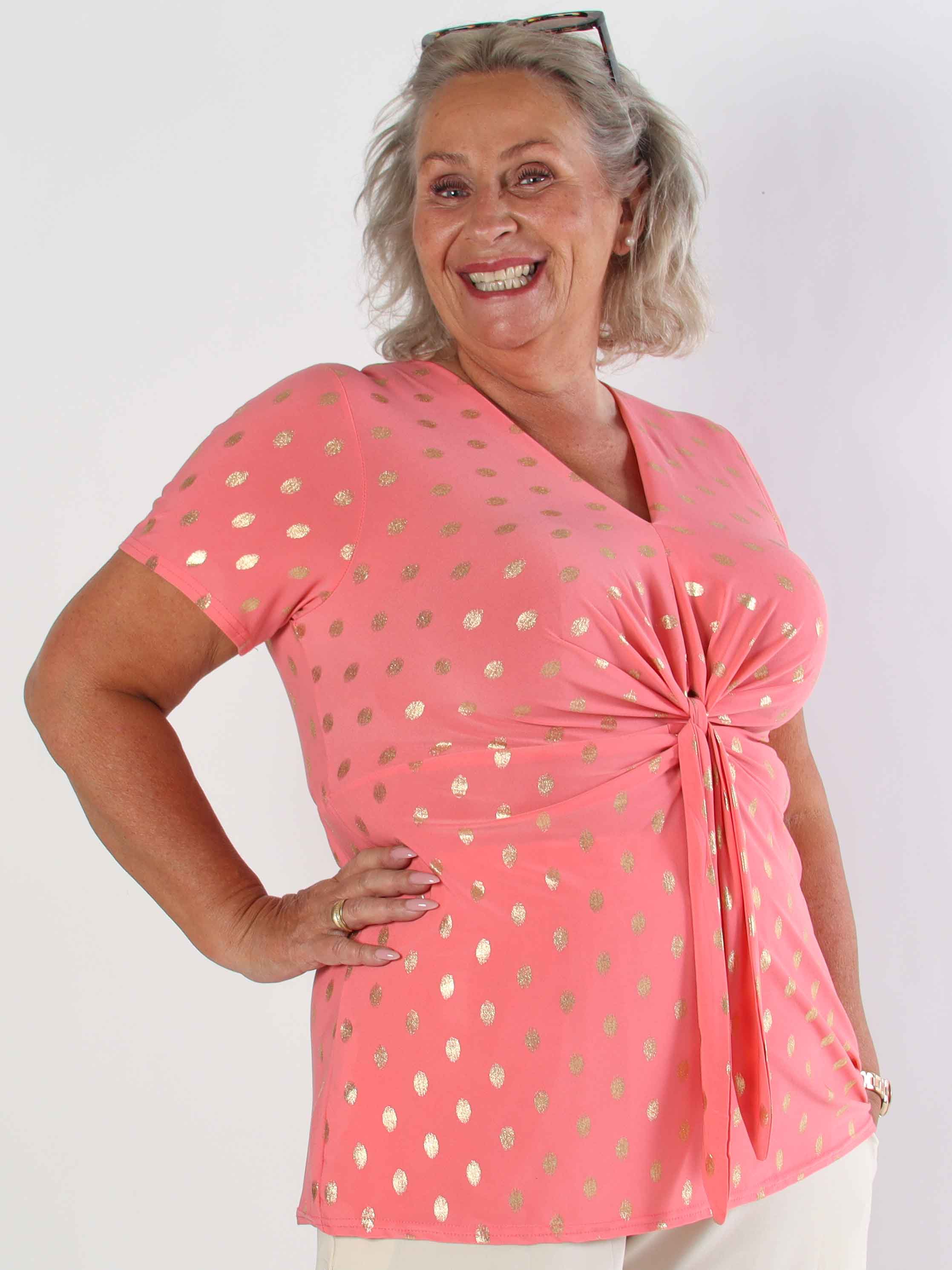 Molly Dot Shirt - Elastisk plus size blus med fin knytdetalj framtill