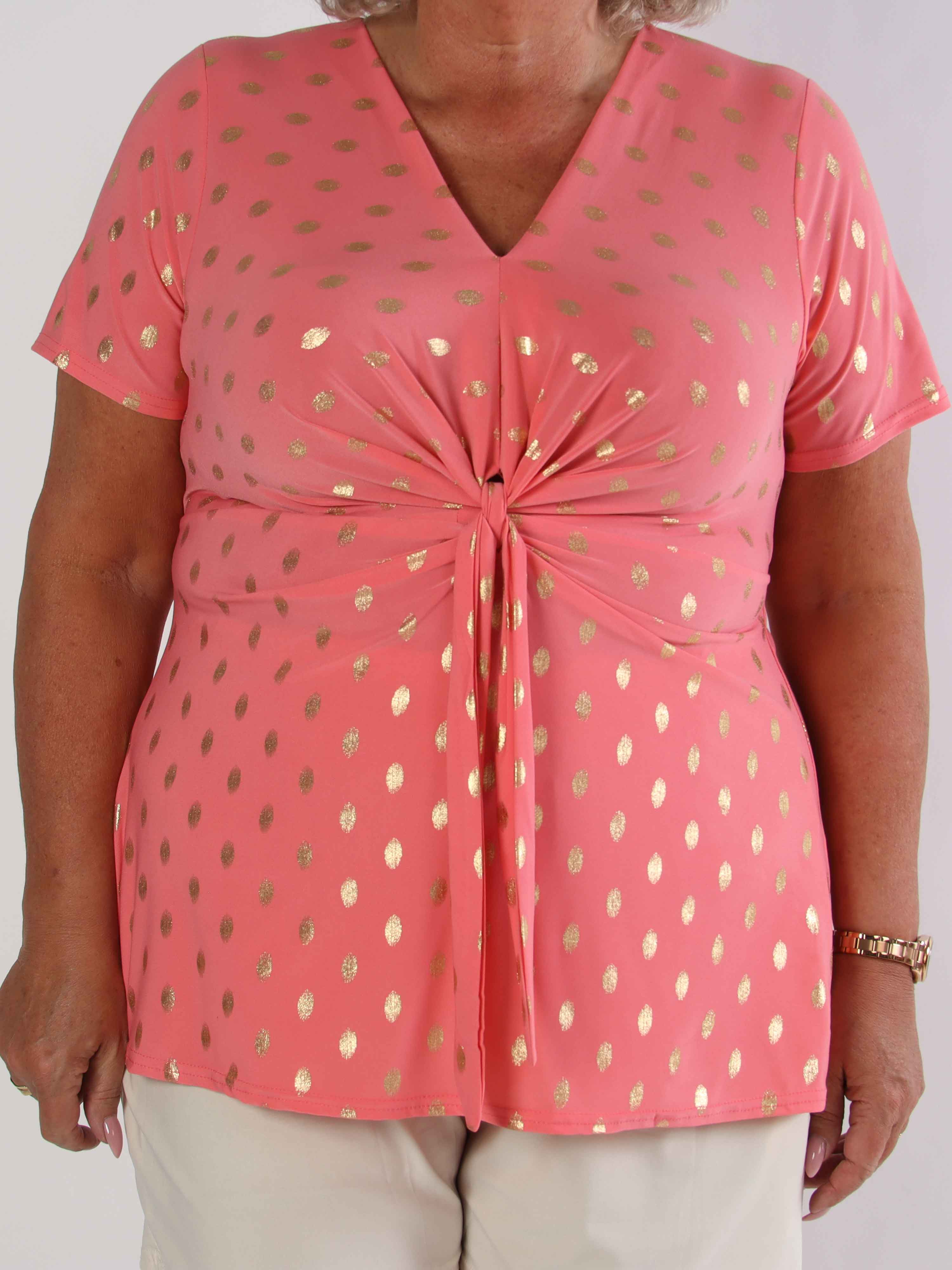 Molly Dot Shirt - Elastisk plus size blus med fin knytdetalj framtill