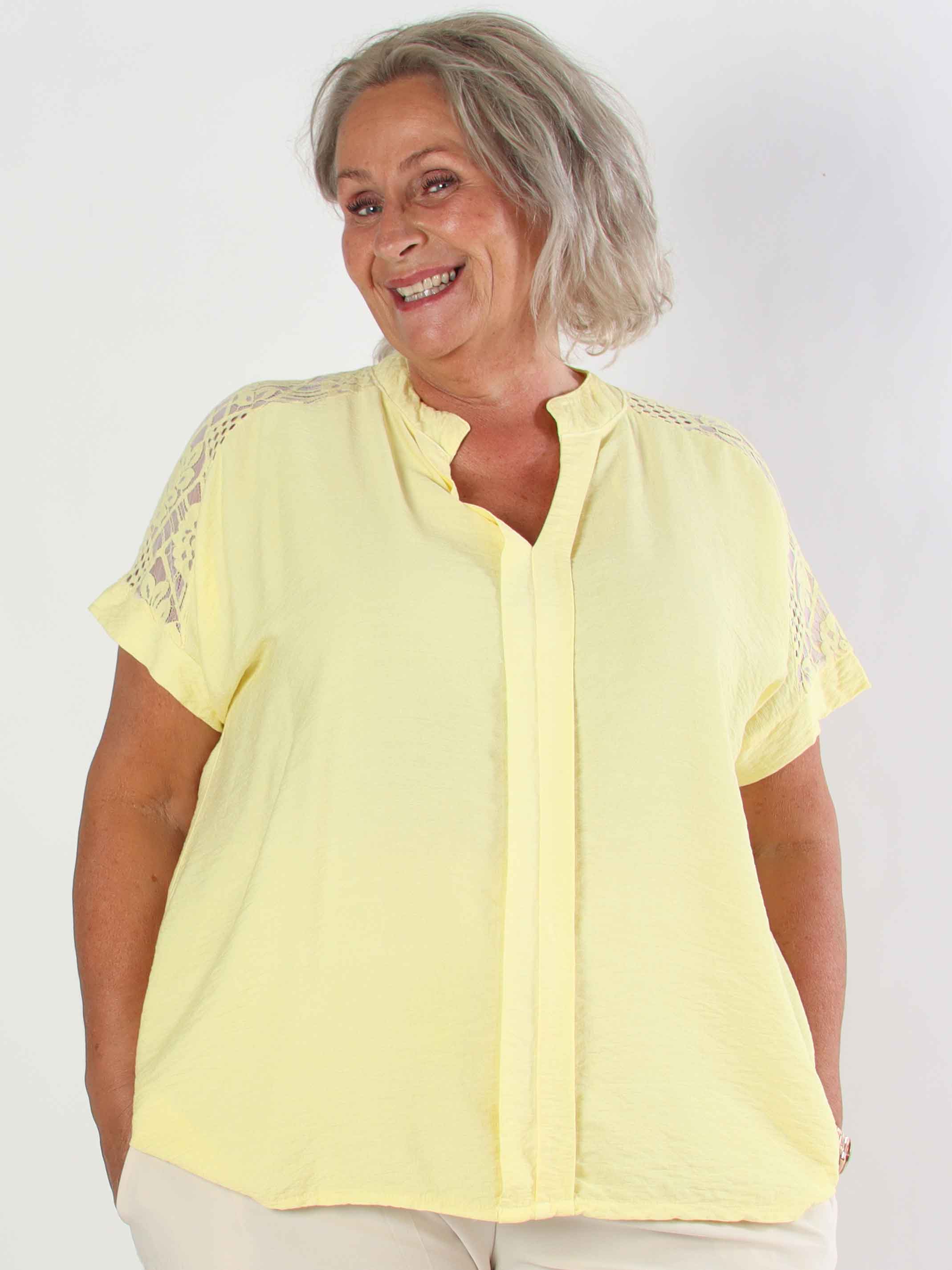 Galene - Söt plus size tunika i viskos med spetsdetaljer